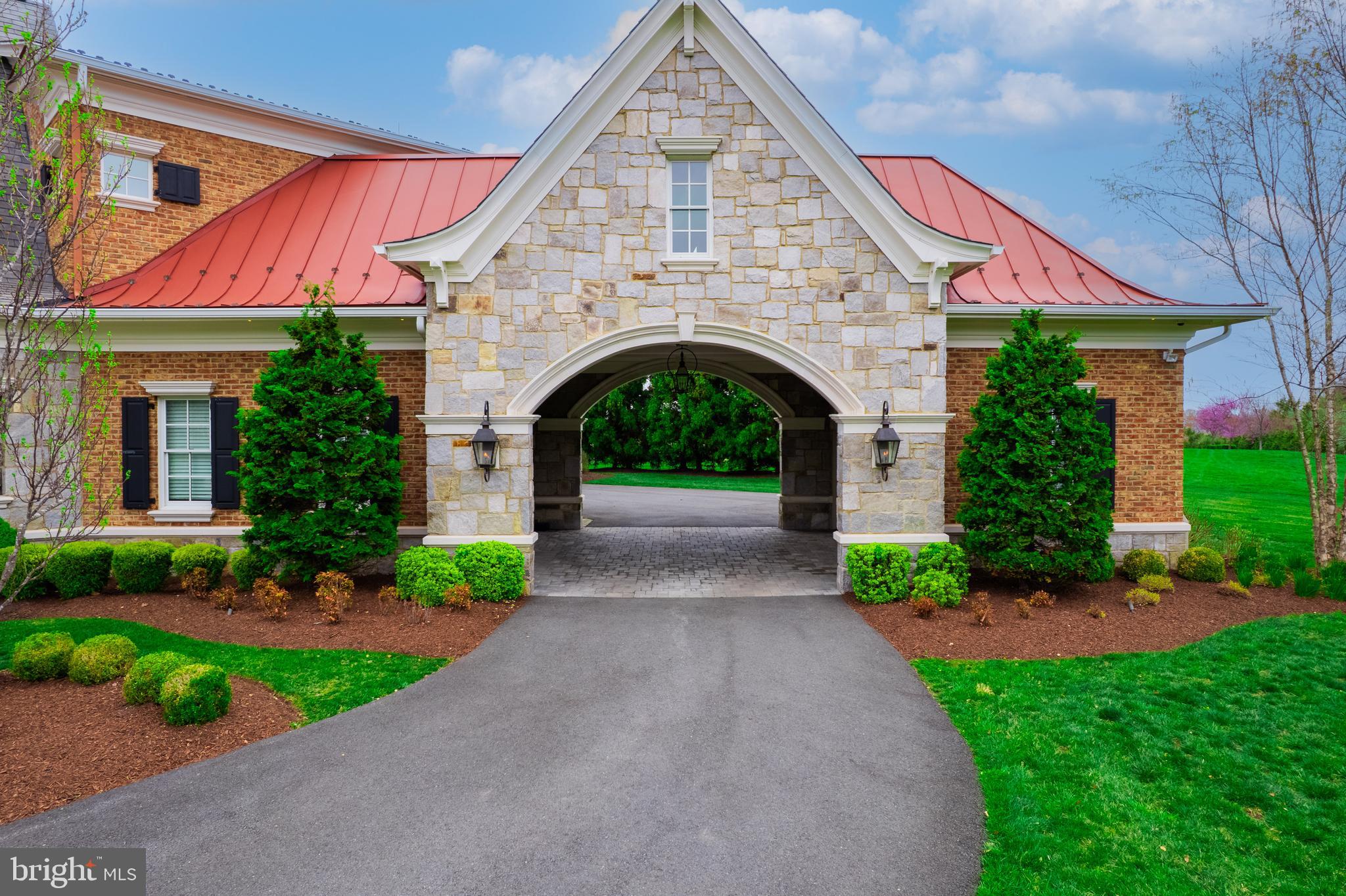 ESTATES @ CREIGHTON FARM - Residential