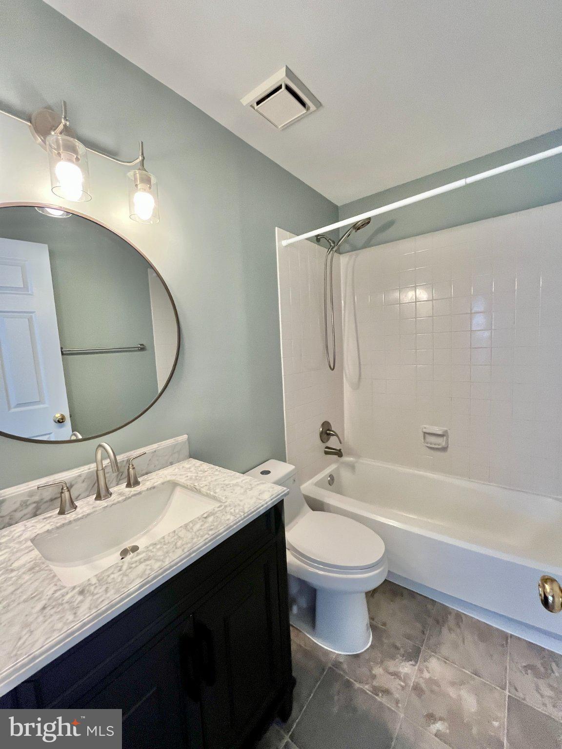 312 STALLION SQUARE NE