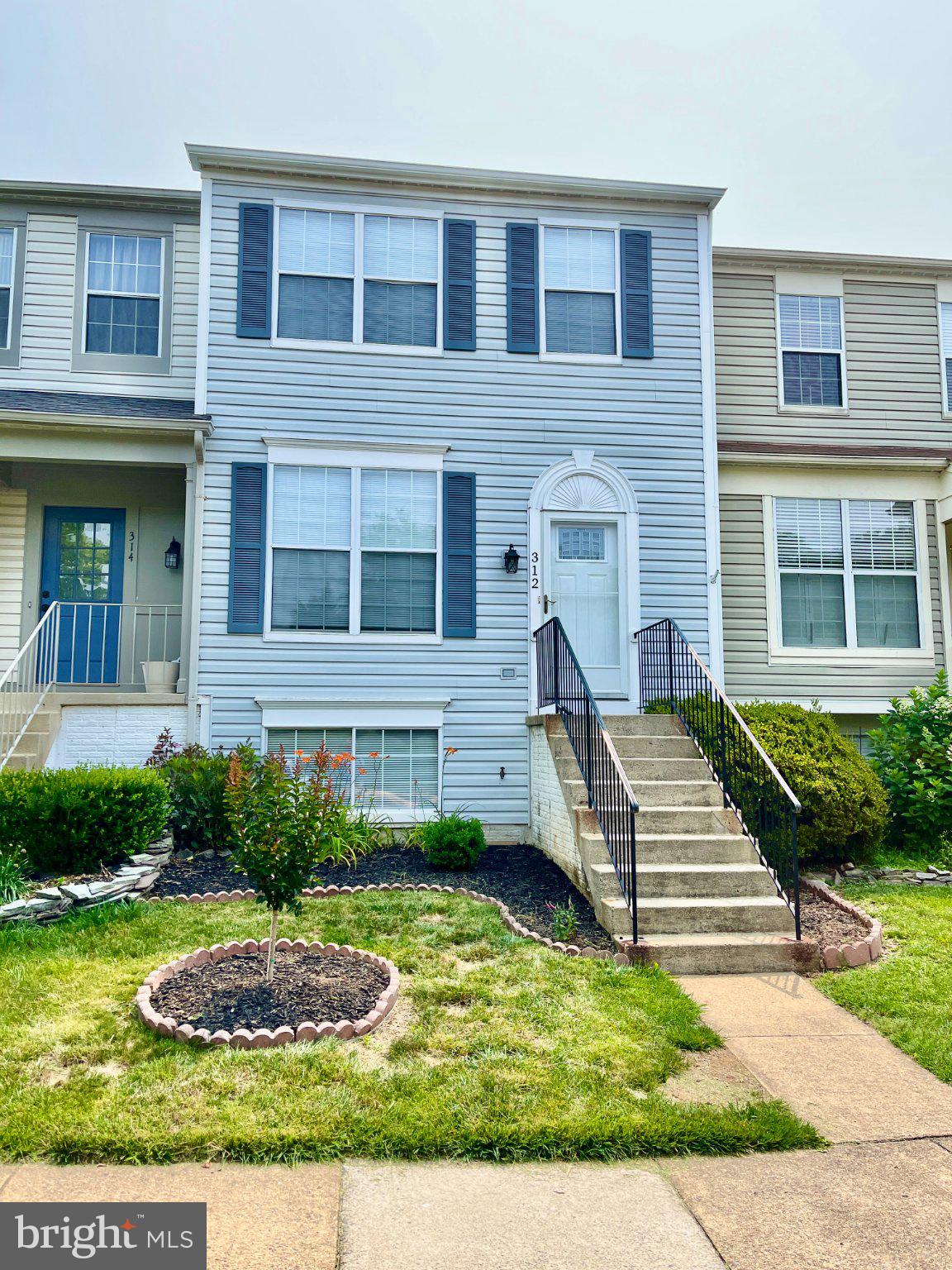 312 STALLION SQUARE NE