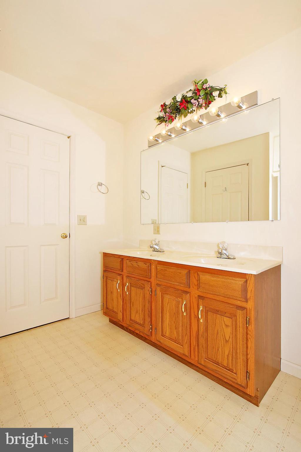 HICKORY HILLS - Residential