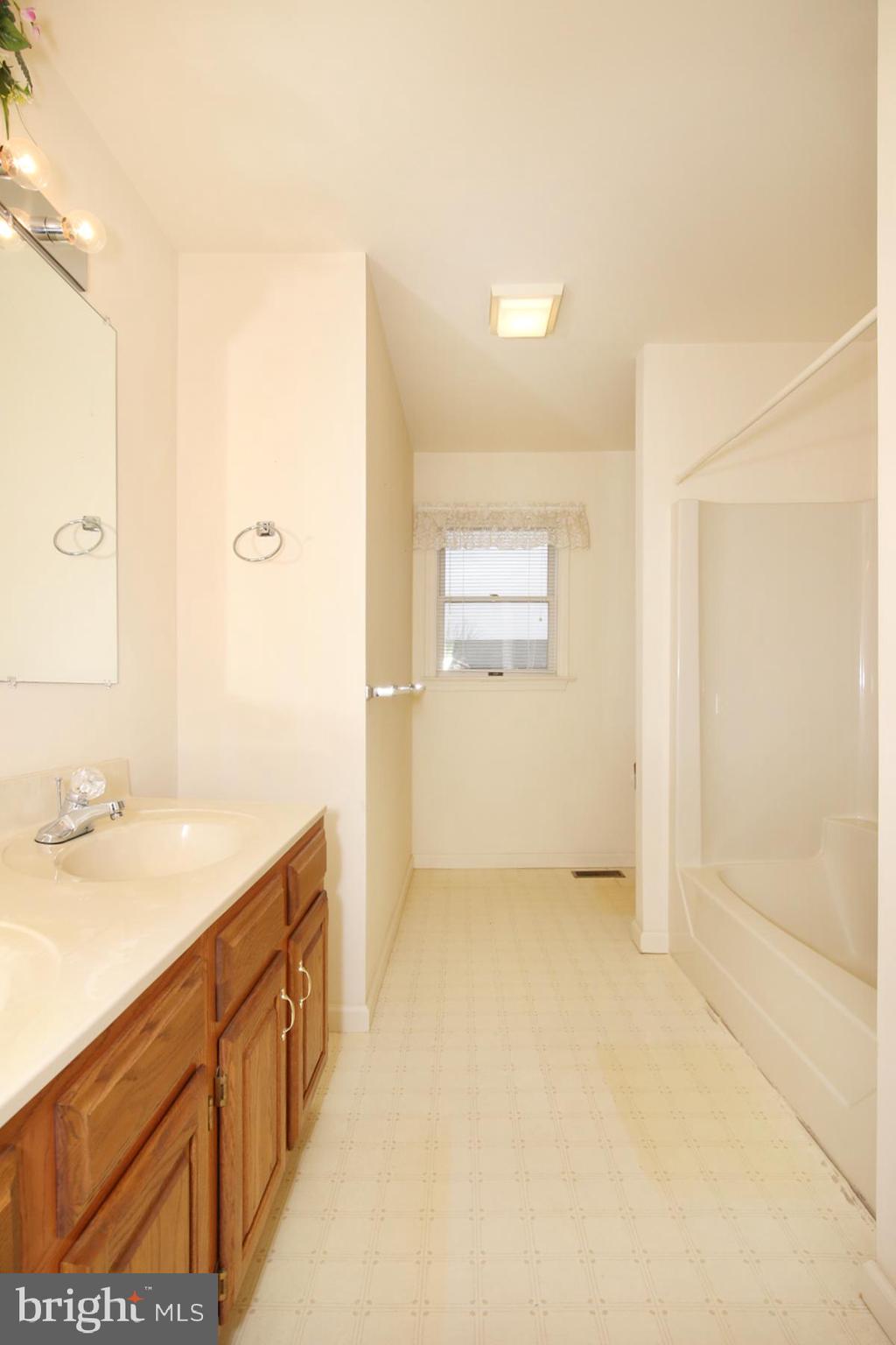 HICKORY HILLS - Residential