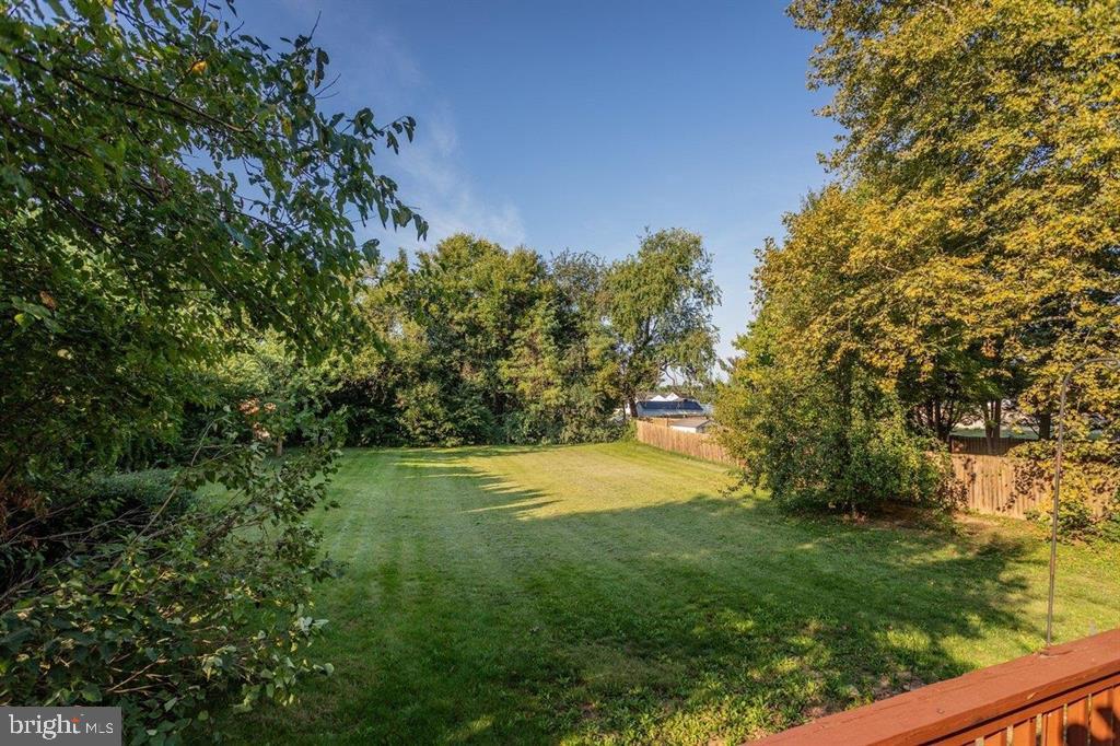 821 HONEYSUCKLE LANE