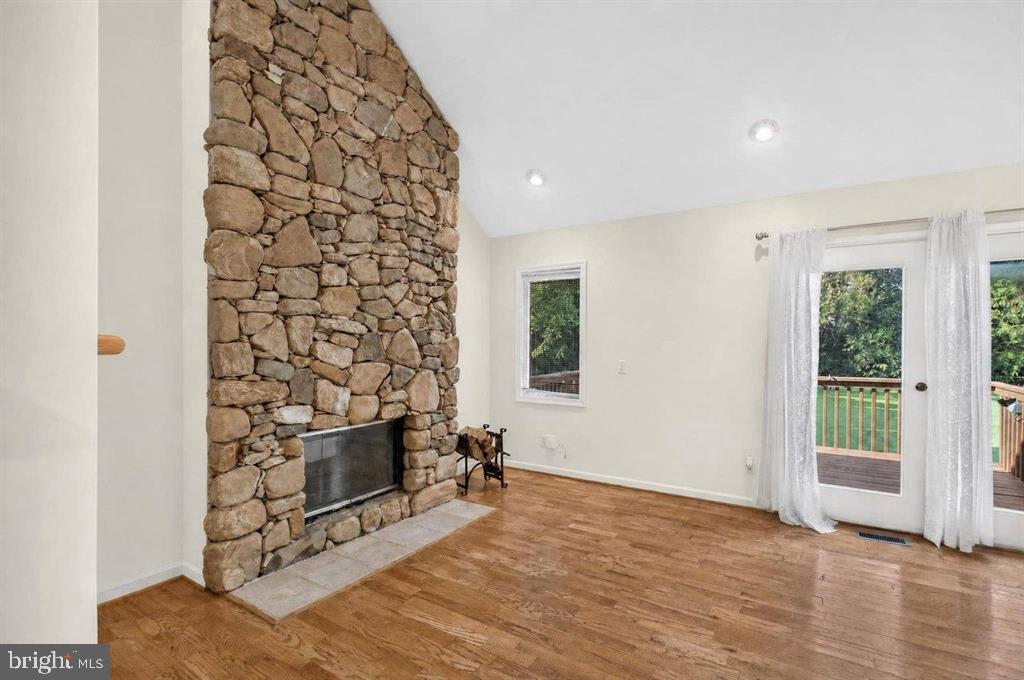 821 HONEYSUCKLE LANE
