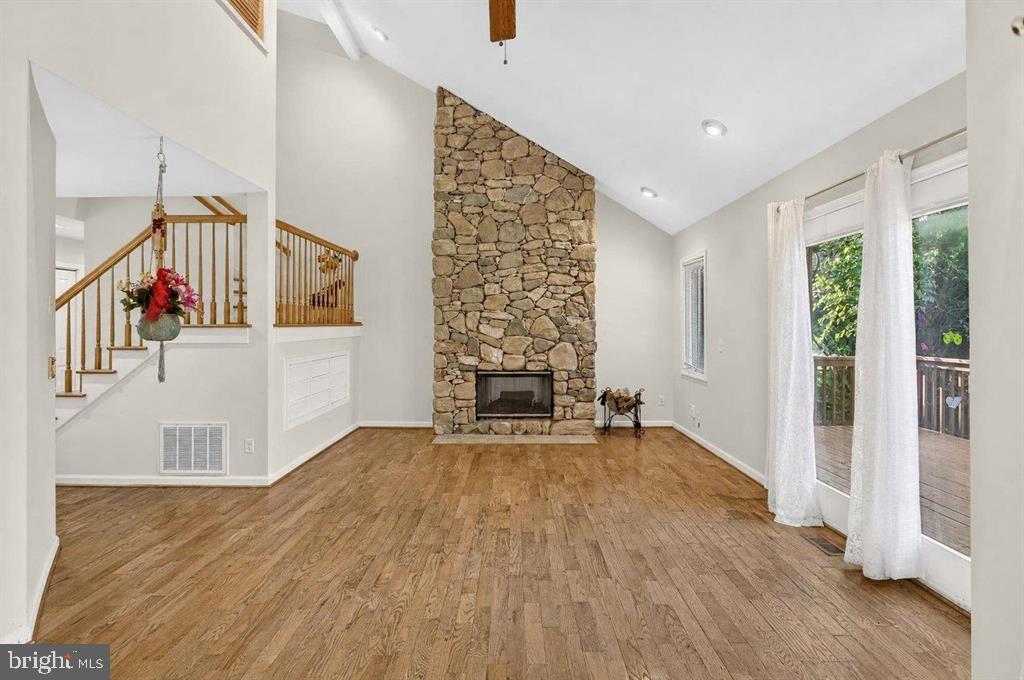 821 HONEYSUCKLE LANE