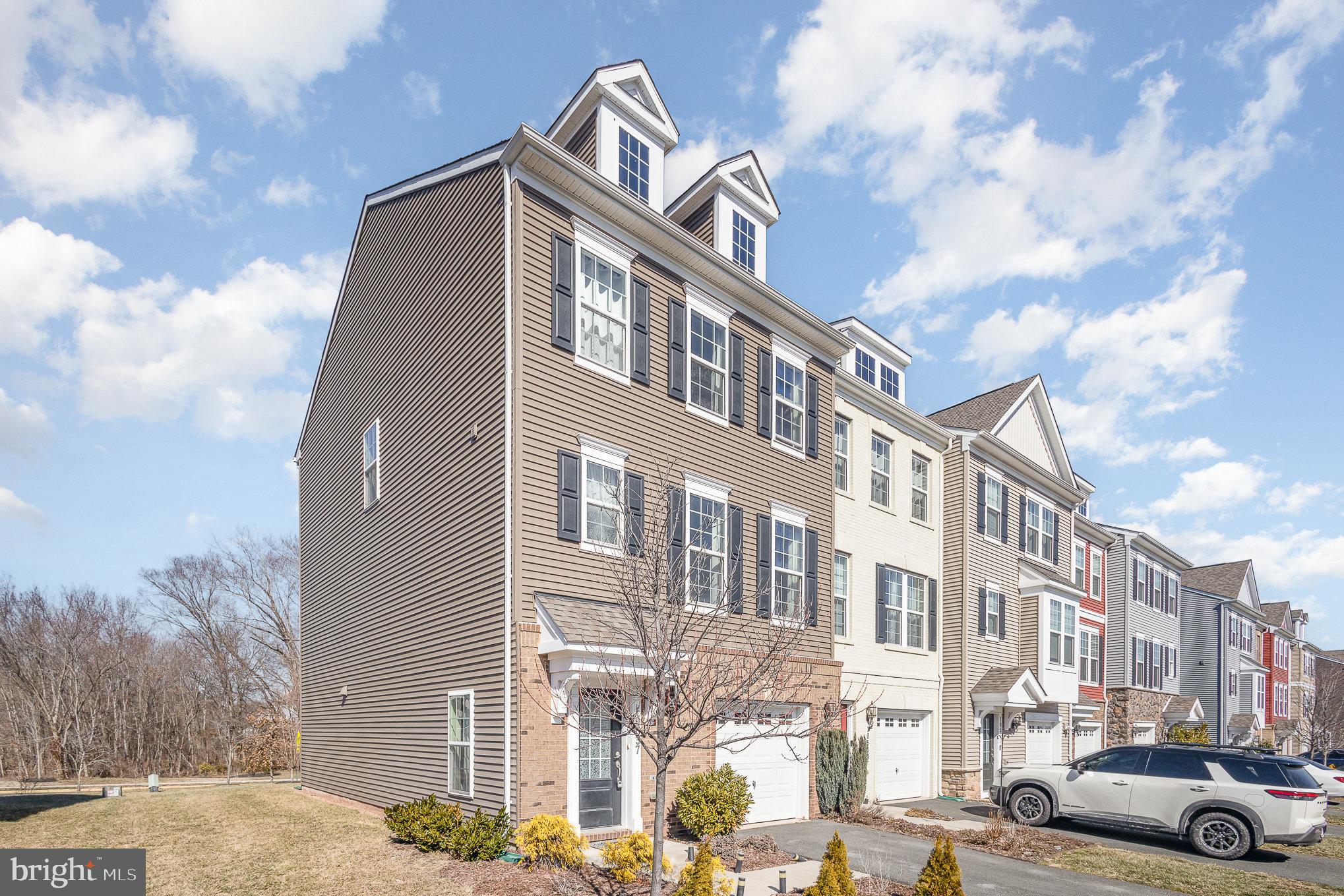 BRADLEY SQUARE - Residential