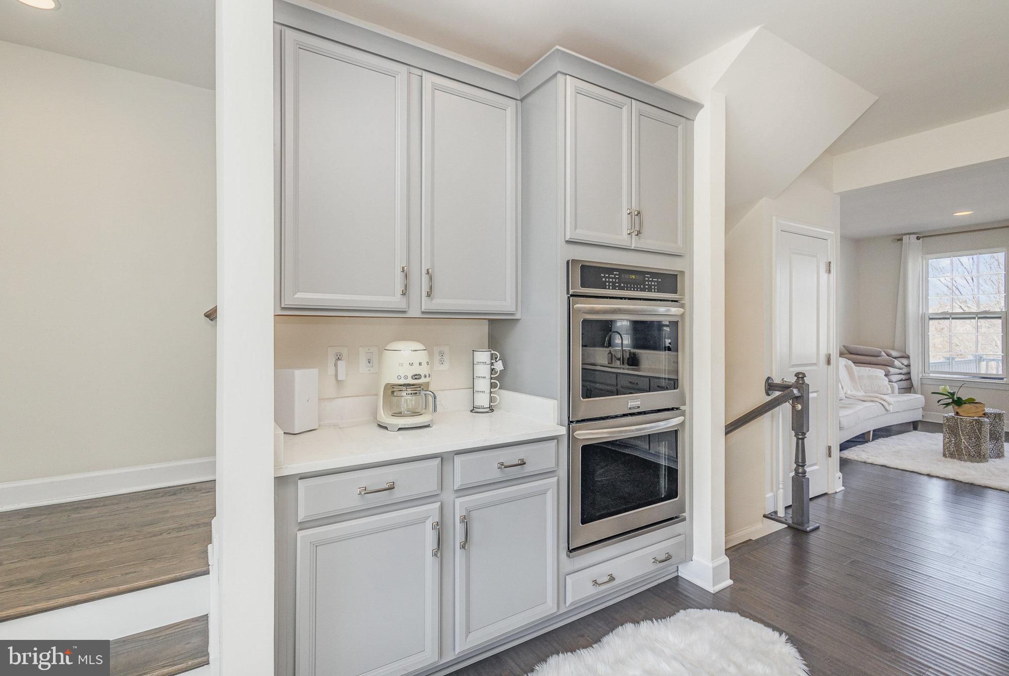 BRADLEY SQUARE - Residential