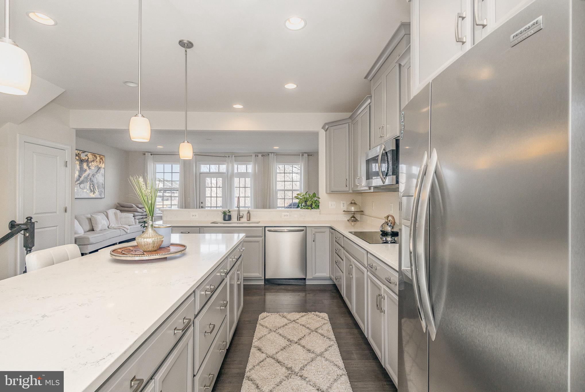 BRADLEY SQUARE - Residential