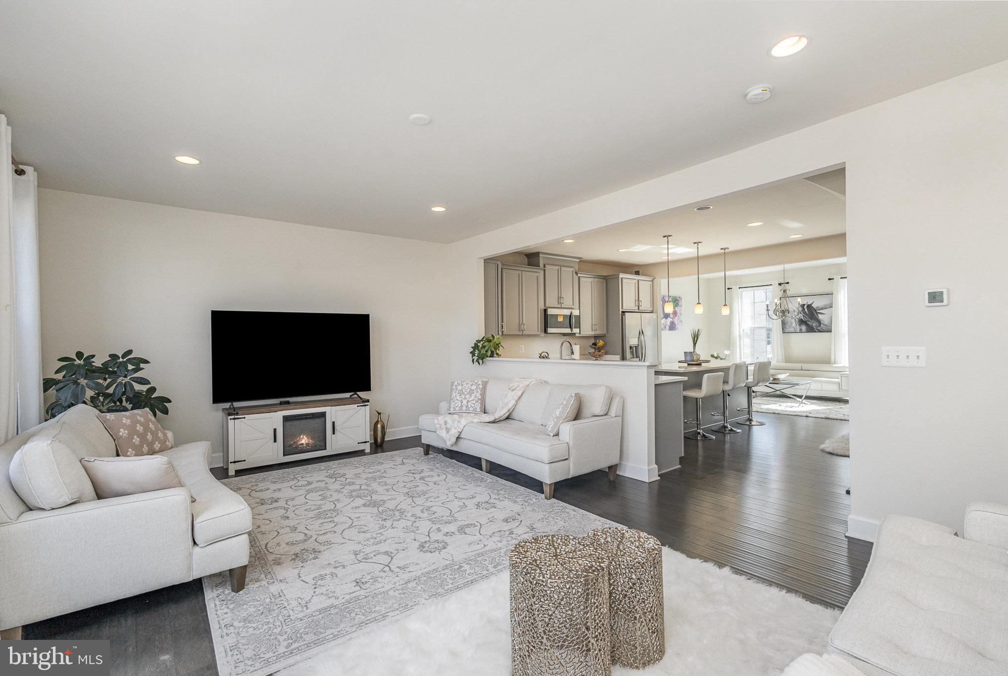 BRADLEY SQUARE - Residential