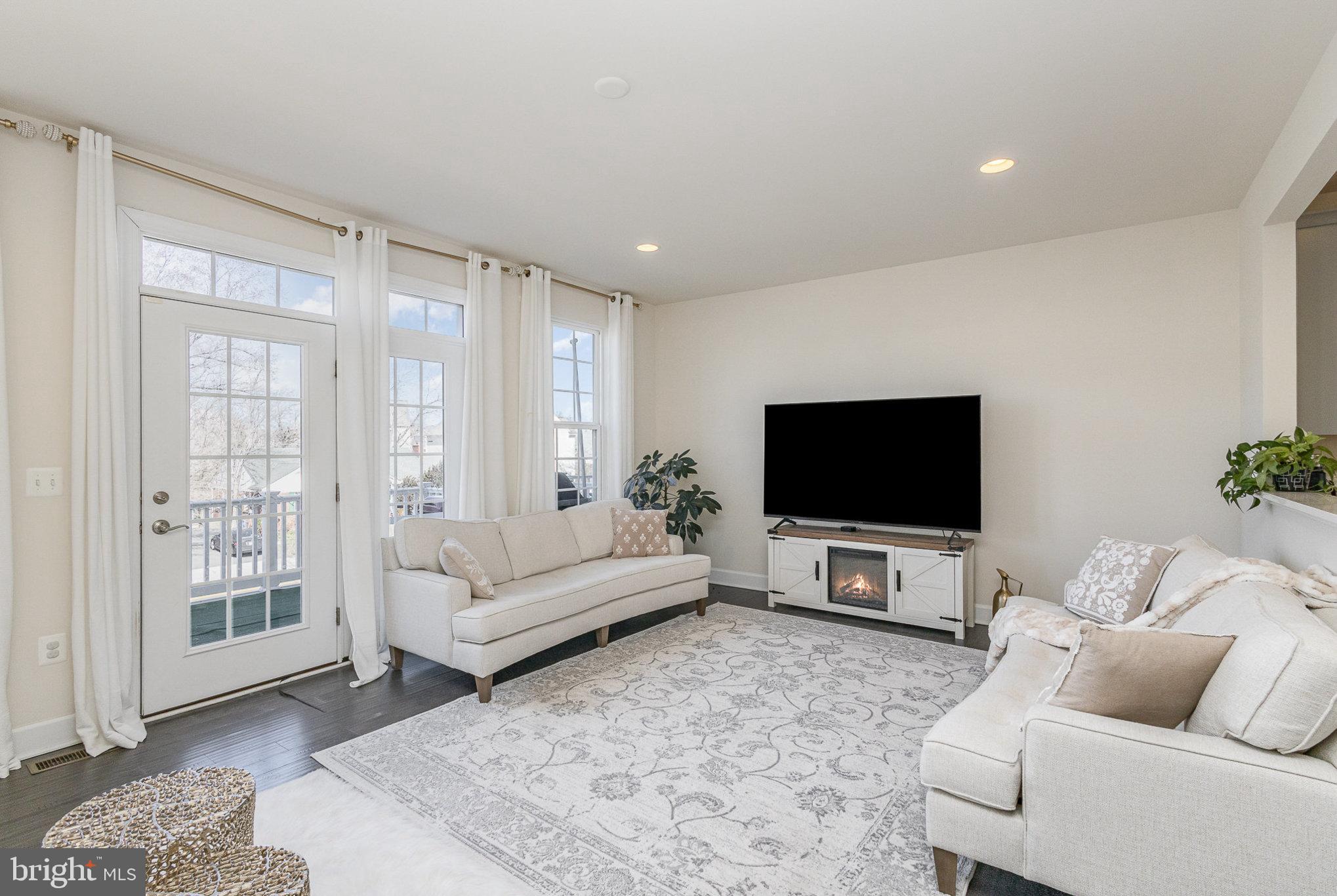 BRADLEY SQUARE - Residential