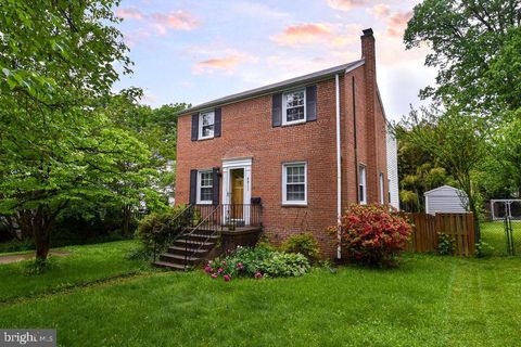 Photo of 4311 Ambler Drive, Kensington, MD 20895 (MLS # MDMC2131228) Photo of 4311 Ambler Drive, Kensington, MD 20895 (MLS # MDMC2131228)