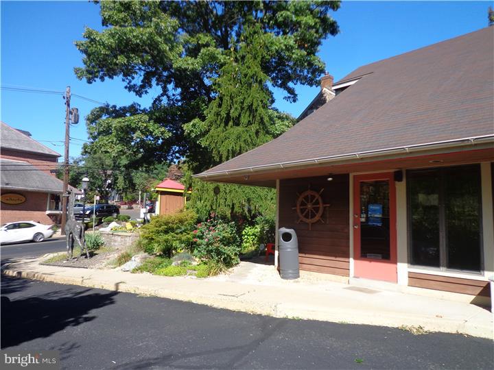 DOYLESTOWN BORO - Commercial Lease