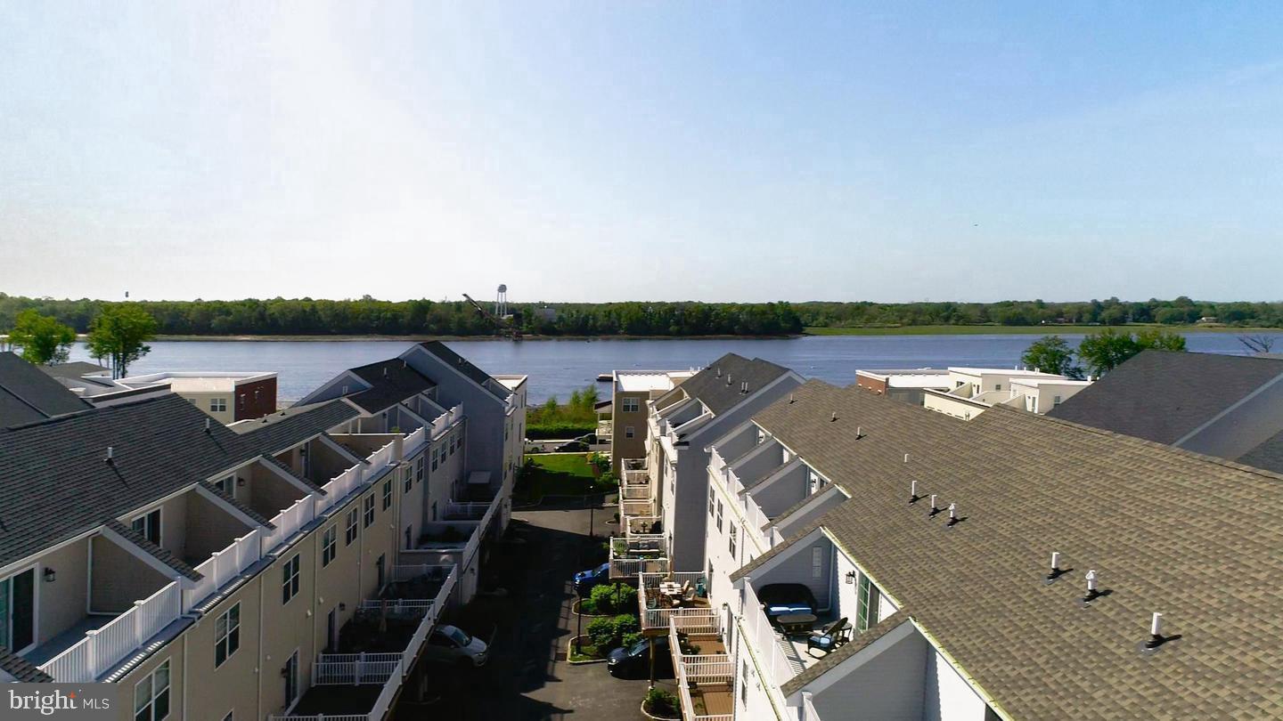 WATERSIDE - Residential