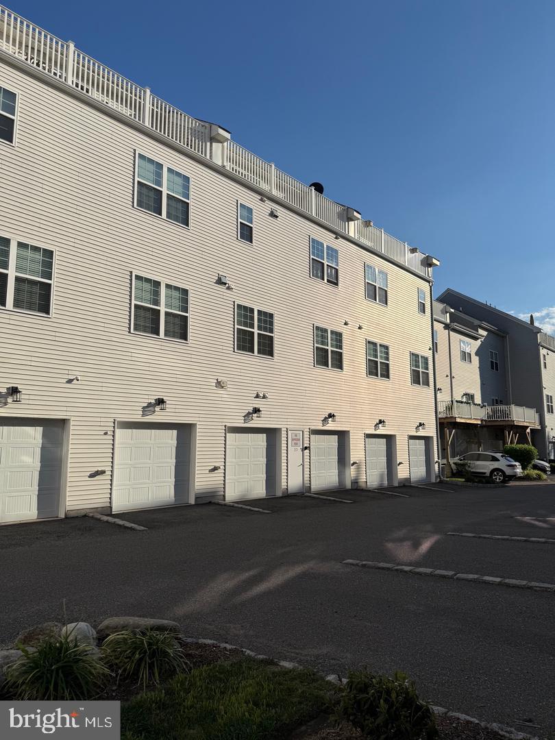 WATERSIDE - Residential