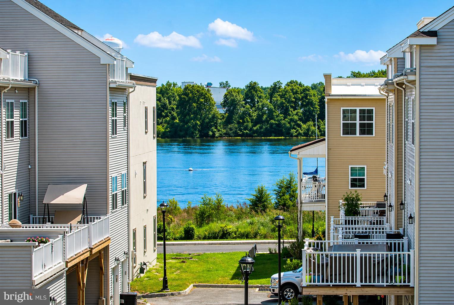 WATERSIDE - Residential