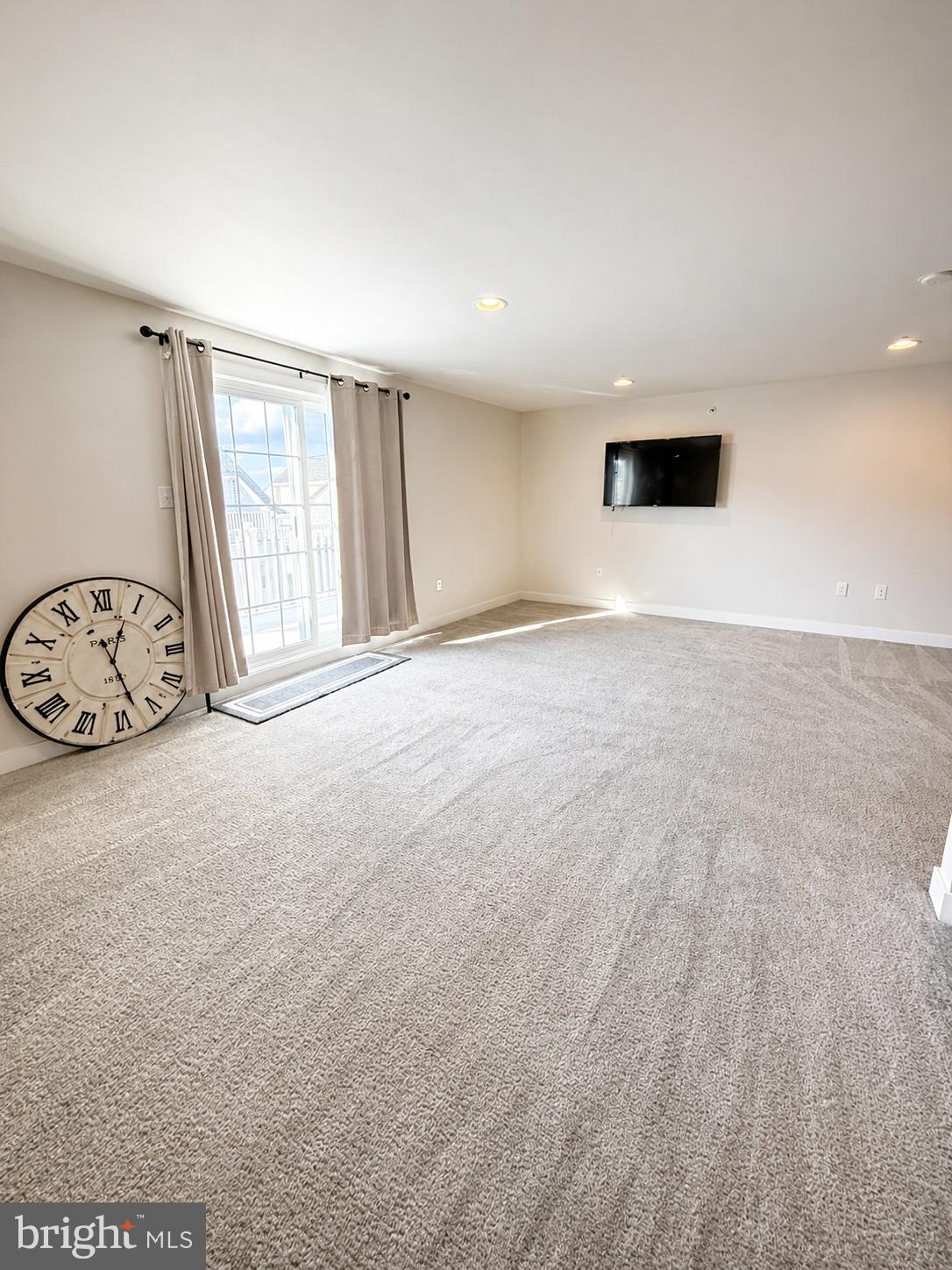 WATERSIDE - Residential