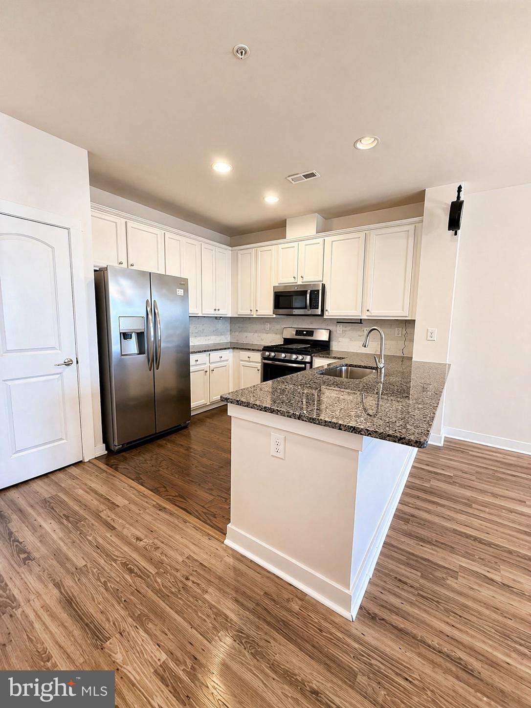 WATERSIDE - Residential