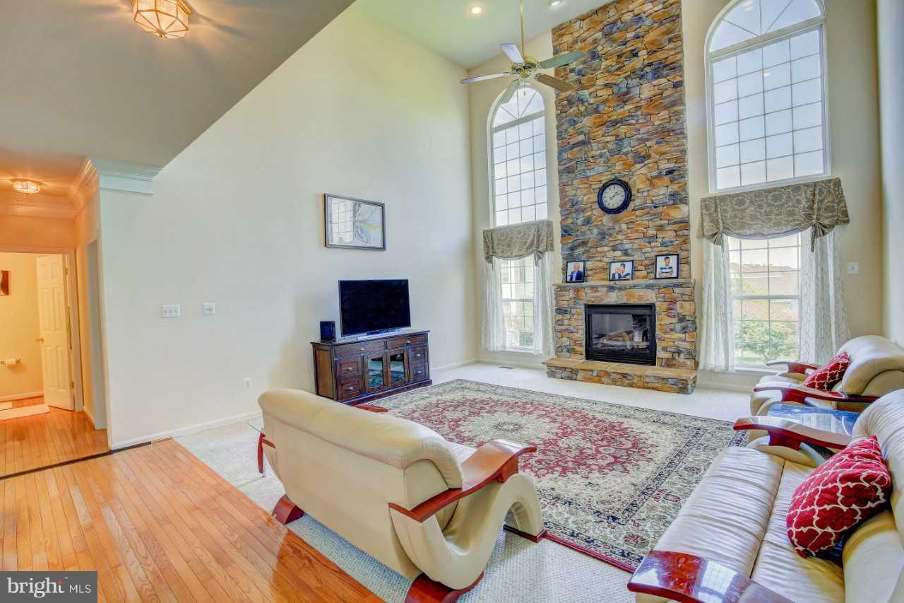 KINGS CROSSING - Residential