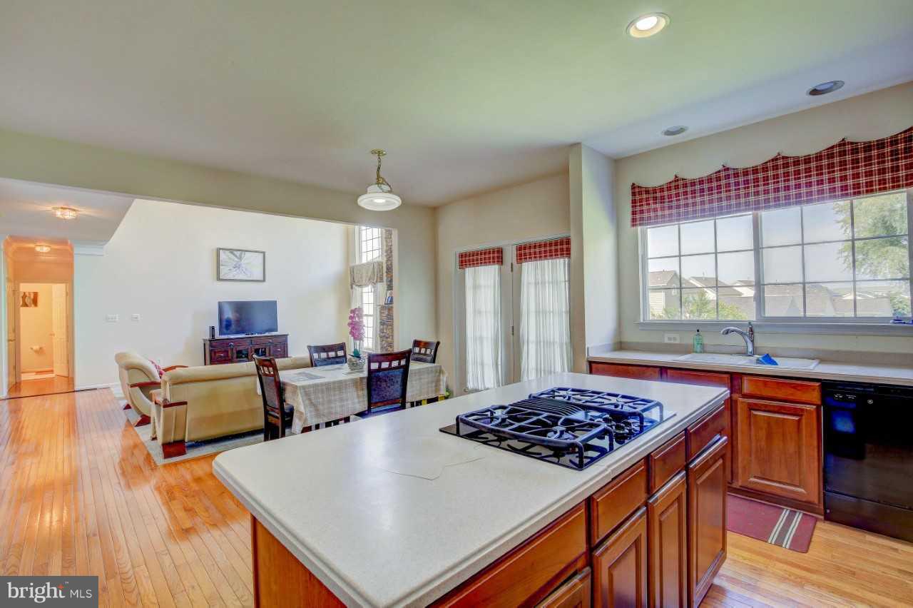 KINGS CROSSING - Residential