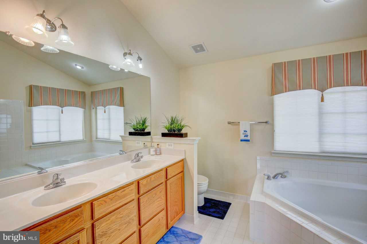 KINGS CROSSING - Residential