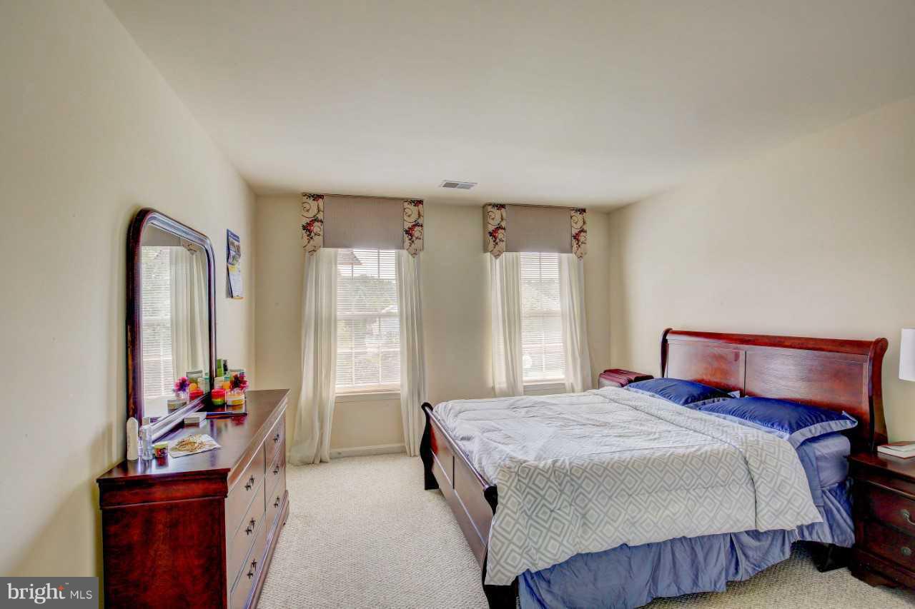 KINGS CROSSING - Residential