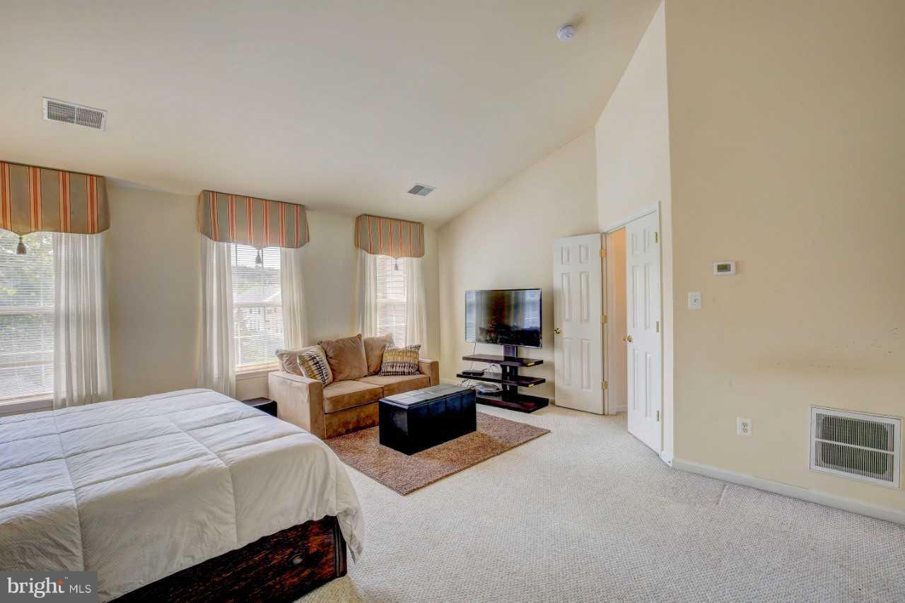 KINGS CROSSING - Residential