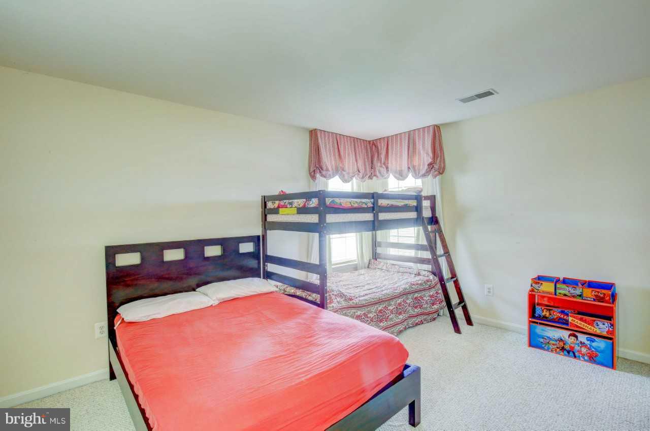 KINGS CROSSING - Residential