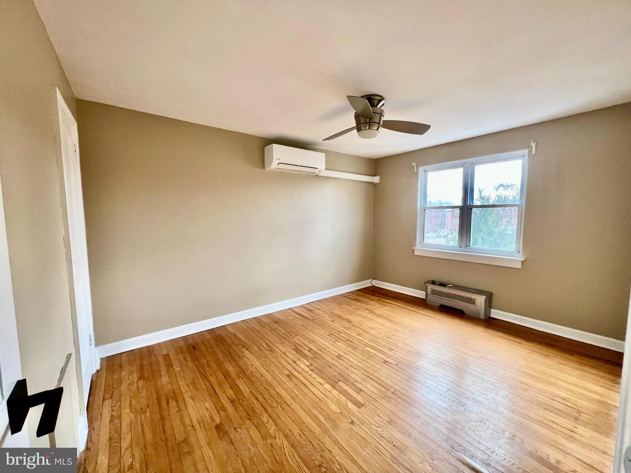 Collingswood, New Jersey 08108, United States, 3 Bedrooms Bedrooms, ,1 BathroomBathrooms,Residential,Active,19989