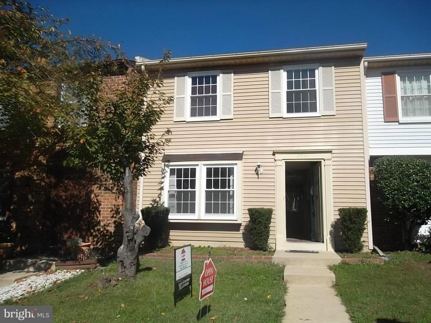 NEW PAINT. WELL MAINTAINED TOWNHOUSE. MINUTES FROM FORT BELVOIR, SHOPS, RESTAURANTS, AND METRO, BUSES. 3BR, 2BA. SHOW IT AND SELL IT, YOU WON'T BE DESSAPOINTED. BEAUTIFULL DECK.