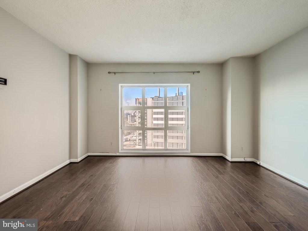 HARBOR EAST - Residential