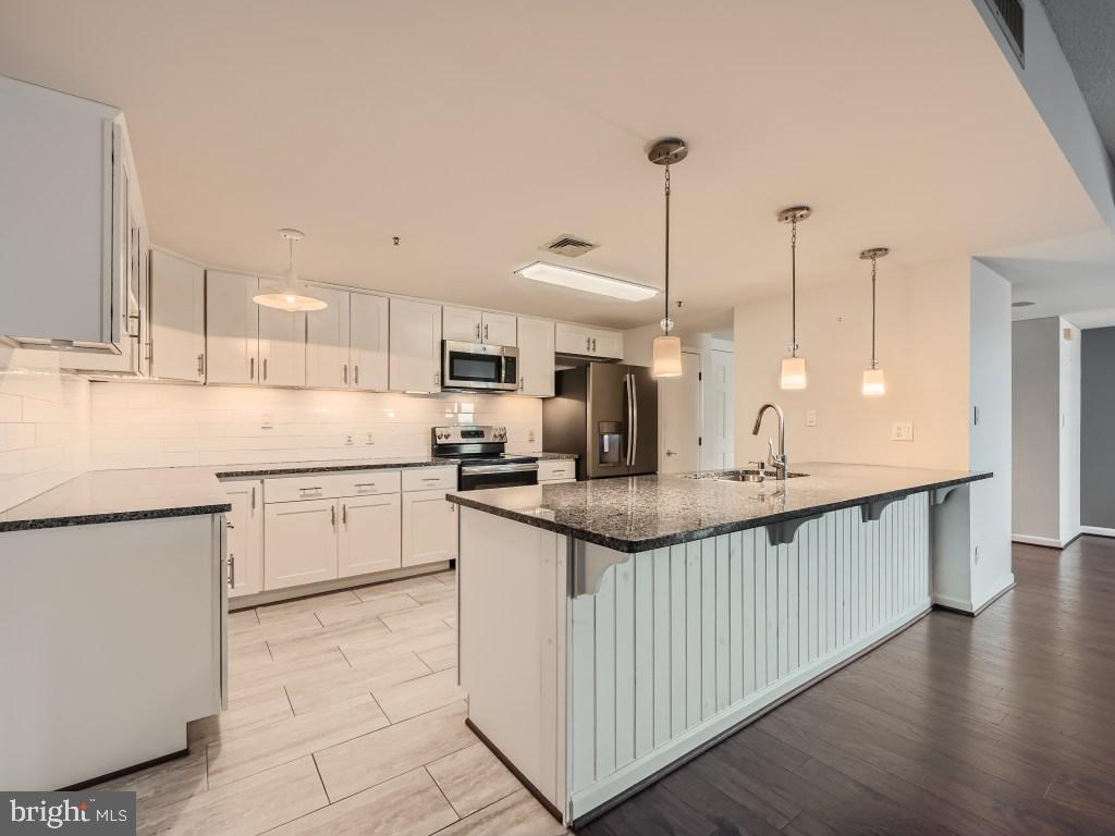 HARBOR EAST - Residential