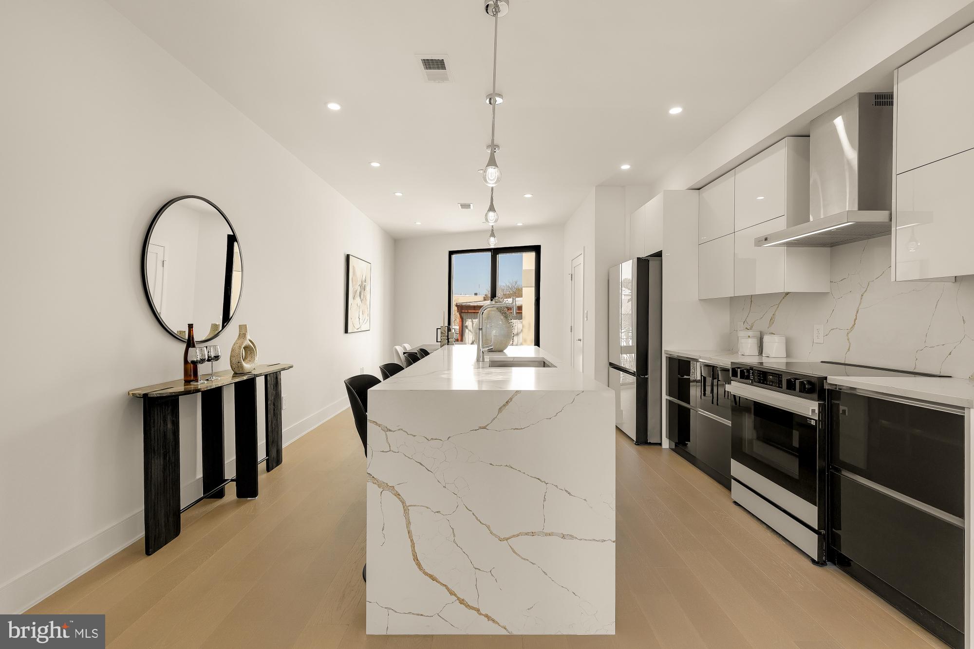 1850 CAPITOL AVENUE NE 2