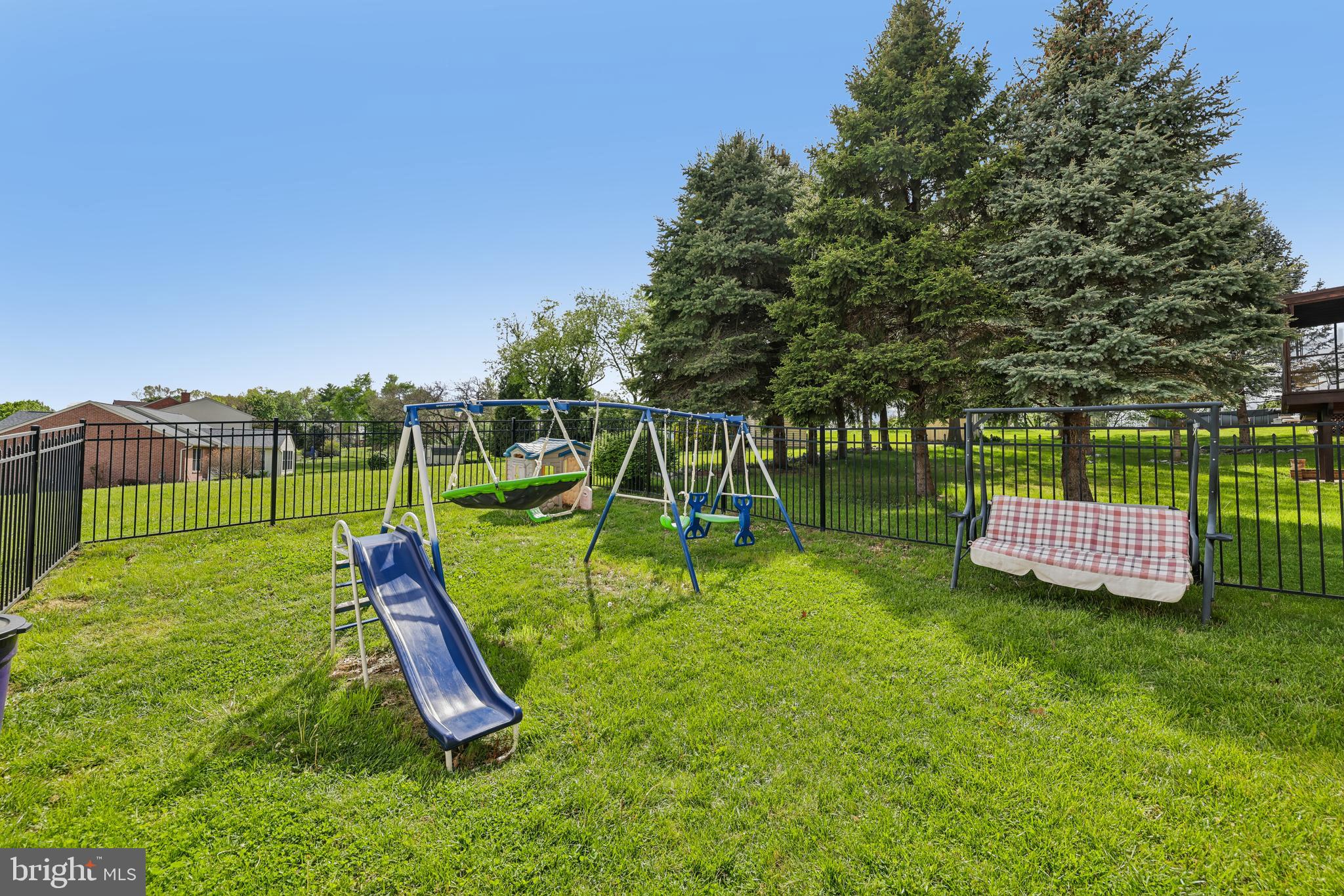 COLONIAL PARK EAST - Residential