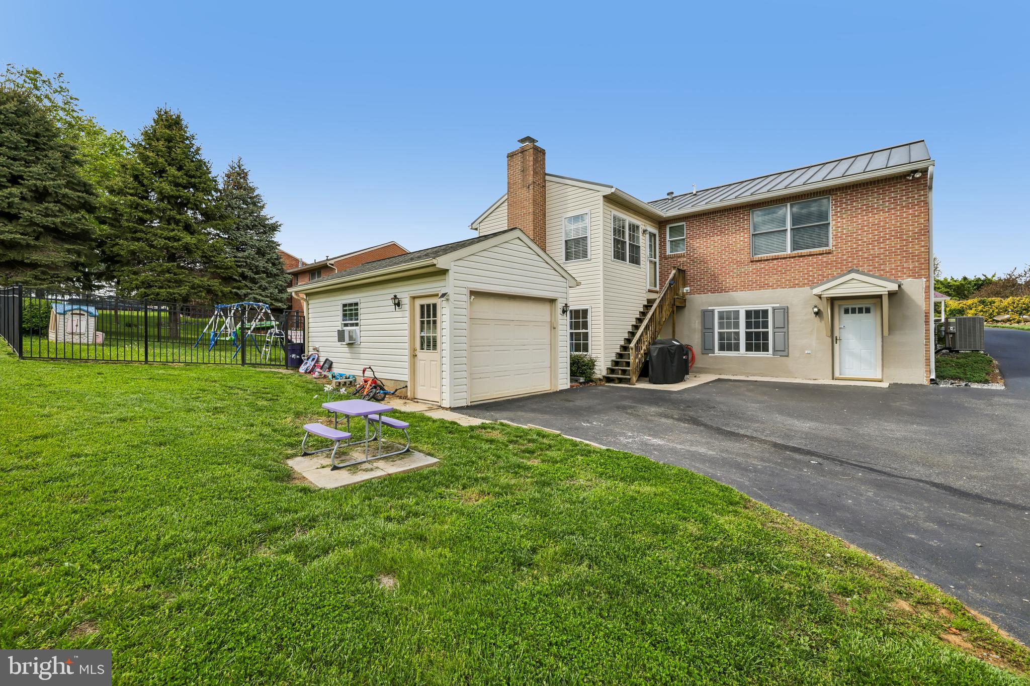 COLONIAL PARK EAST - Residential