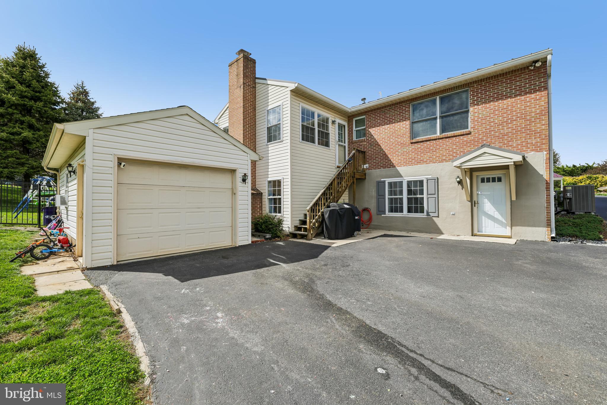 COLONIAL PARK EAST - Residential