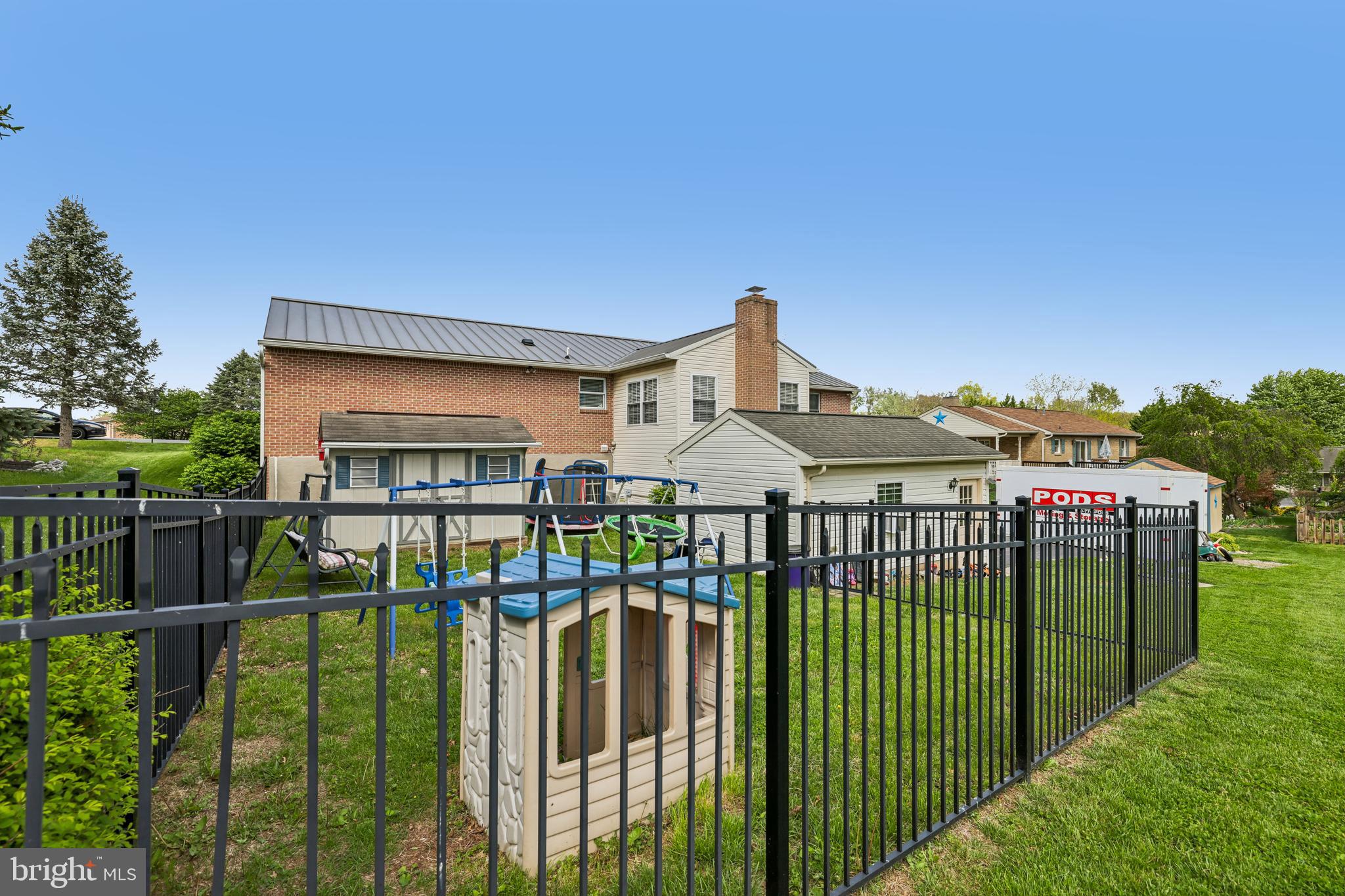 COLONIAL PARK EAST - Residential