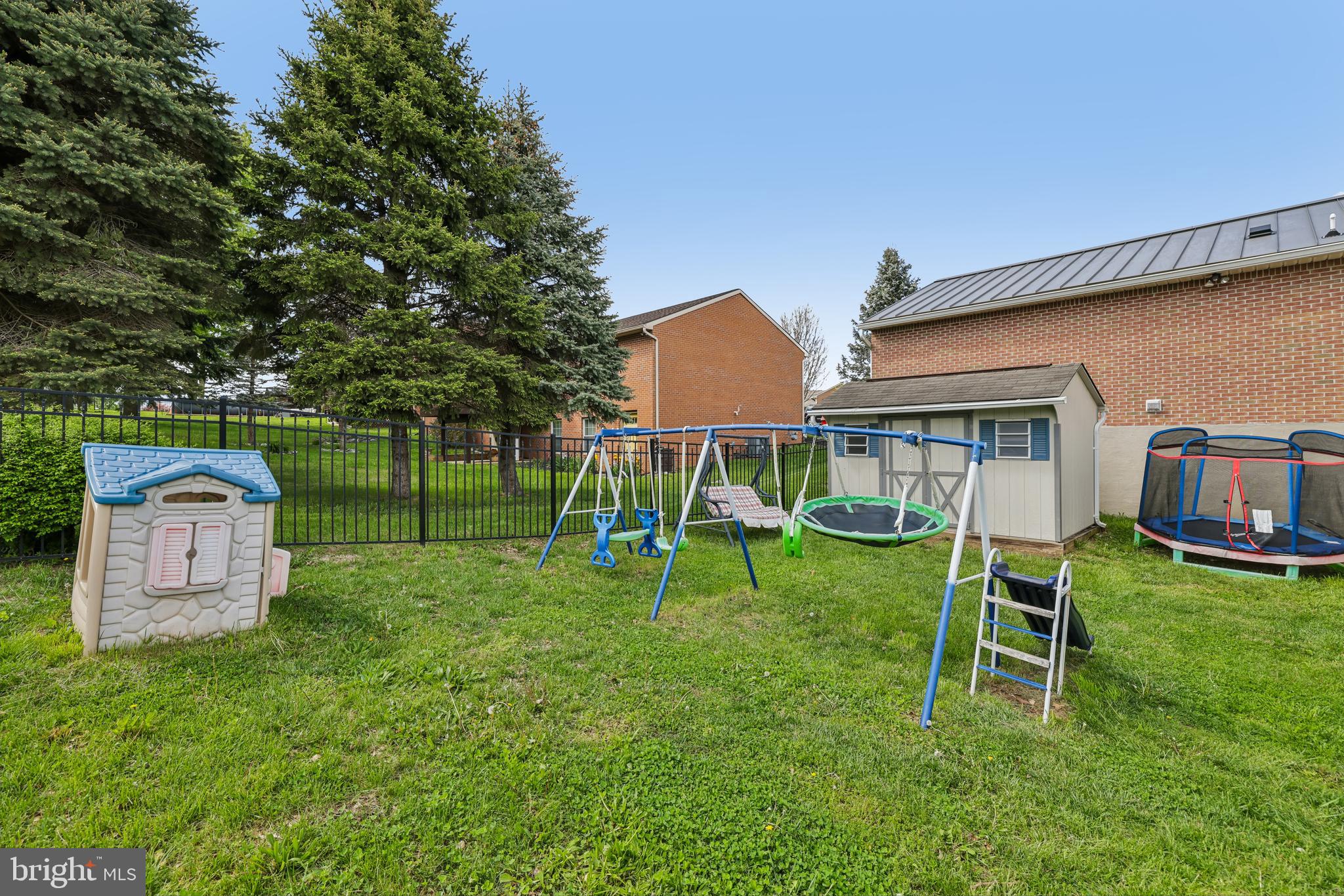 COLONIAL PARK EAST - Residential