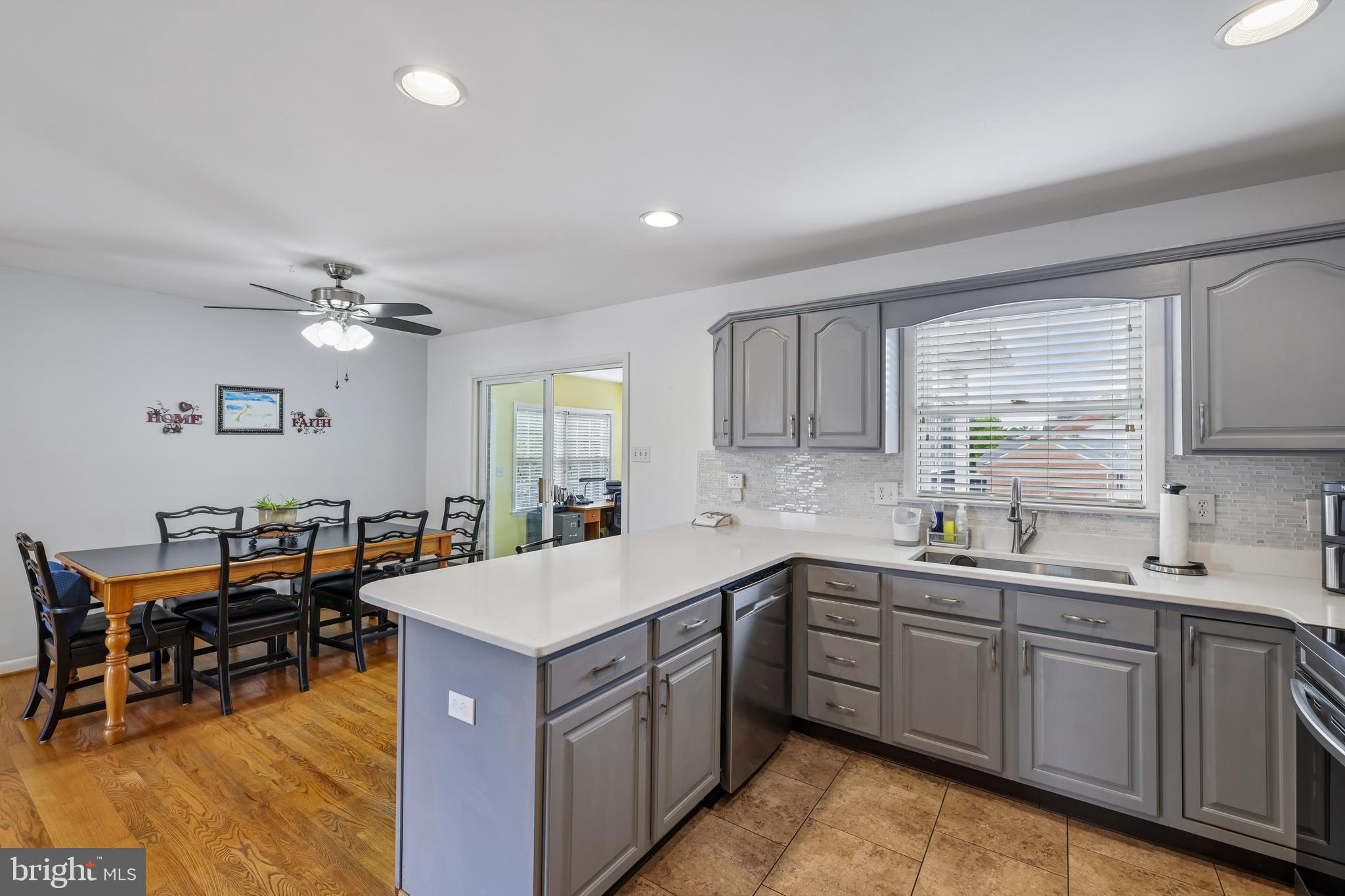 COLONIAL PARK EAST - Residential
