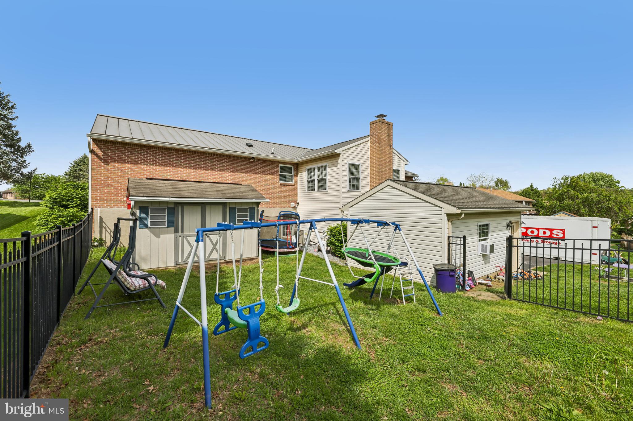 COLONIAL PARK EAST - Residential