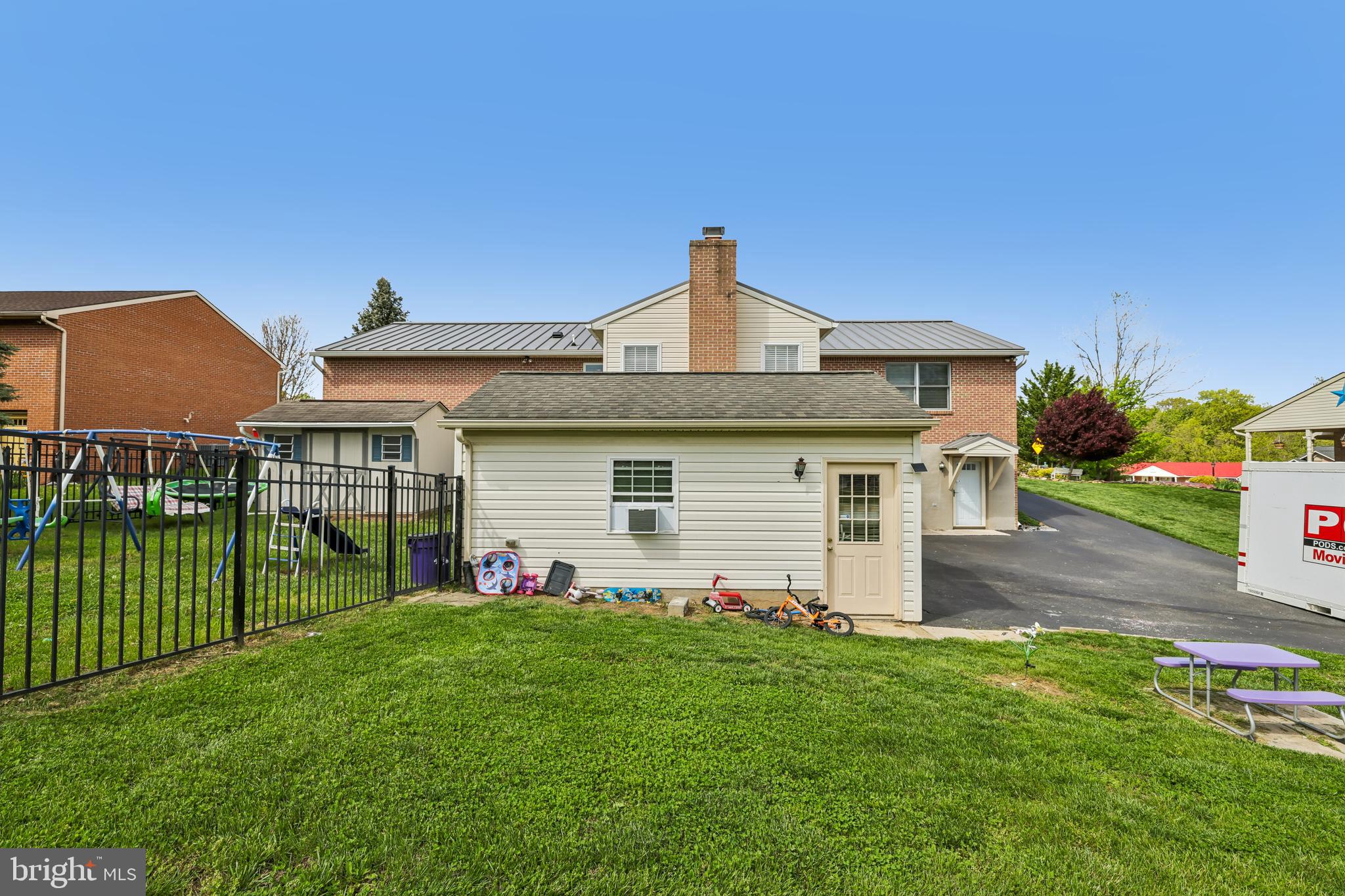 COLONIAL PARK EAST - Residential
