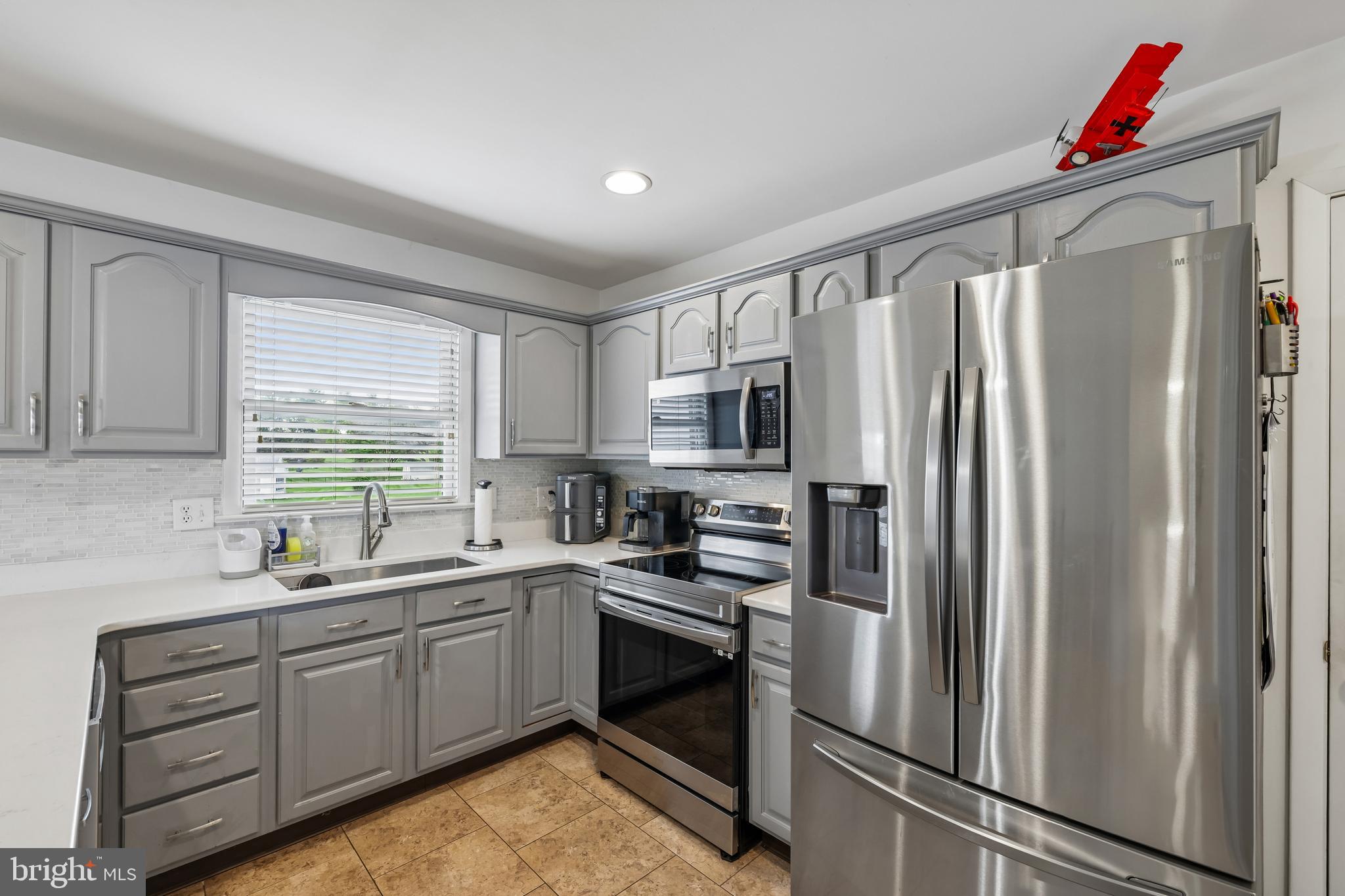 COLONIAL PARK EAST - Residential