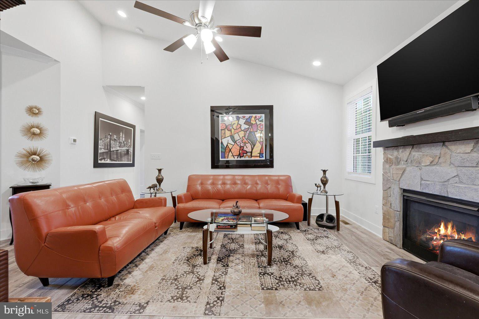 GLEBE HARBOR - Residential