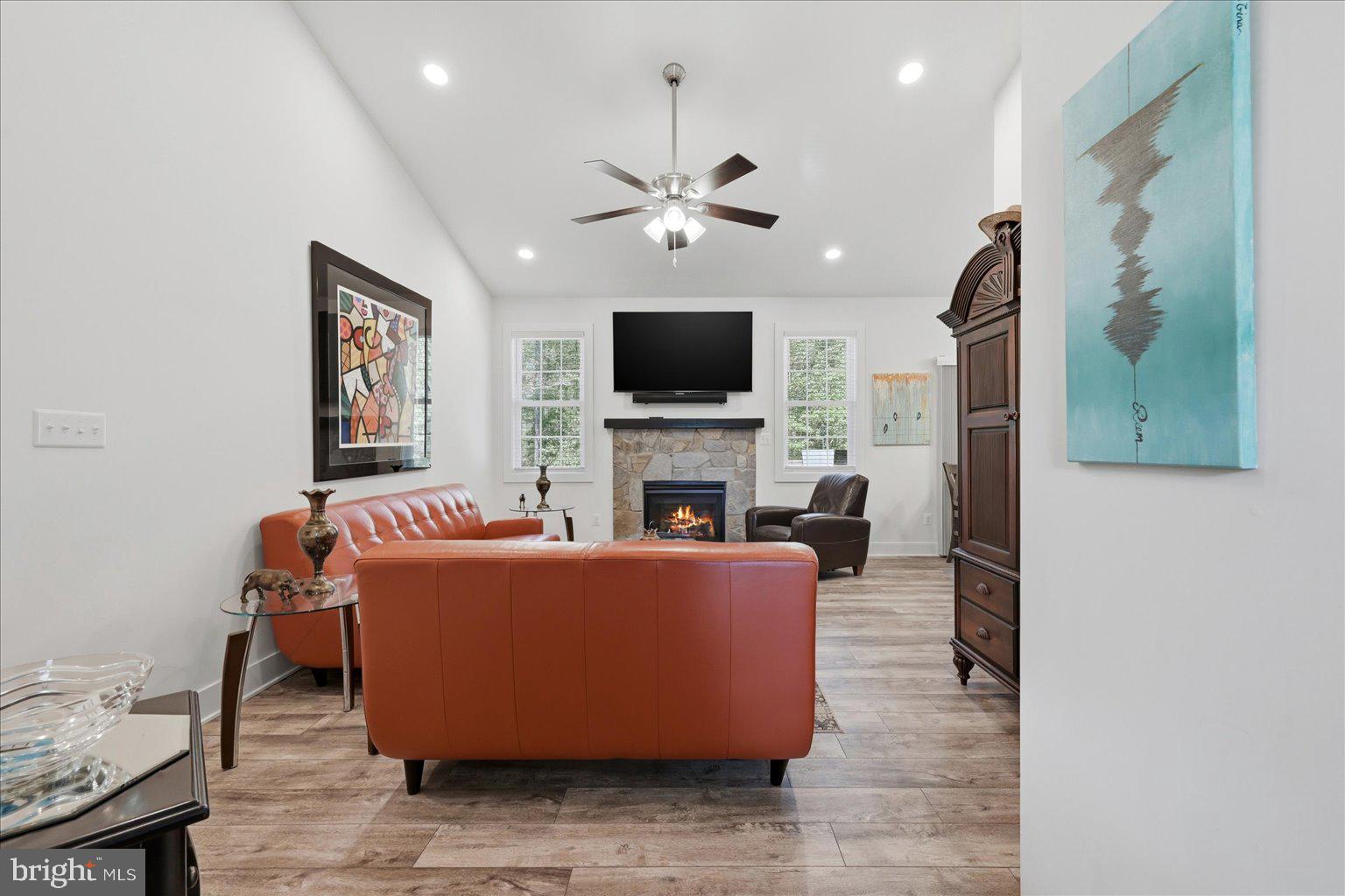 GLEBE HARBOR - Residential