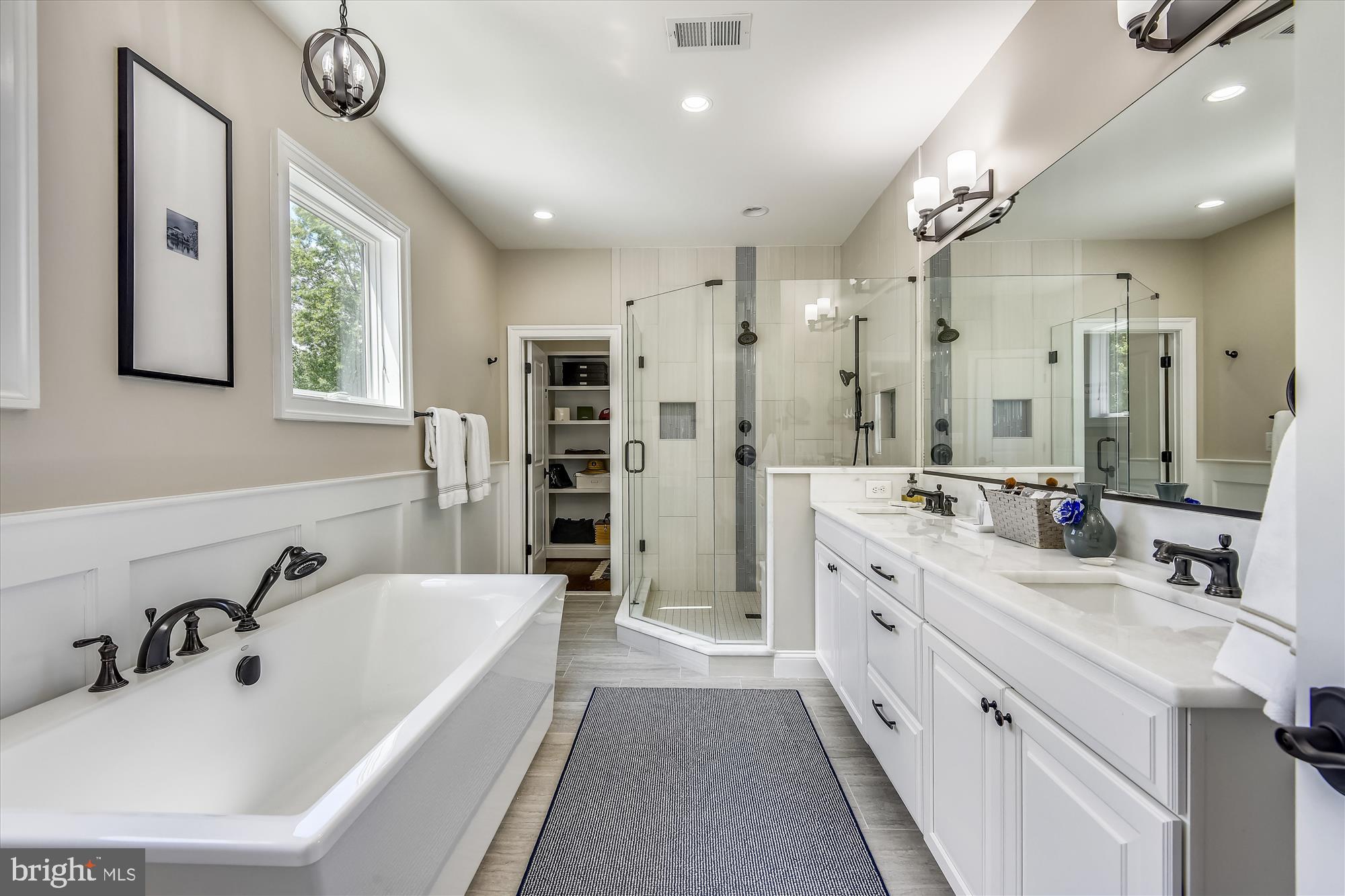 WILLIAMSBURG VILLAGE - Residential