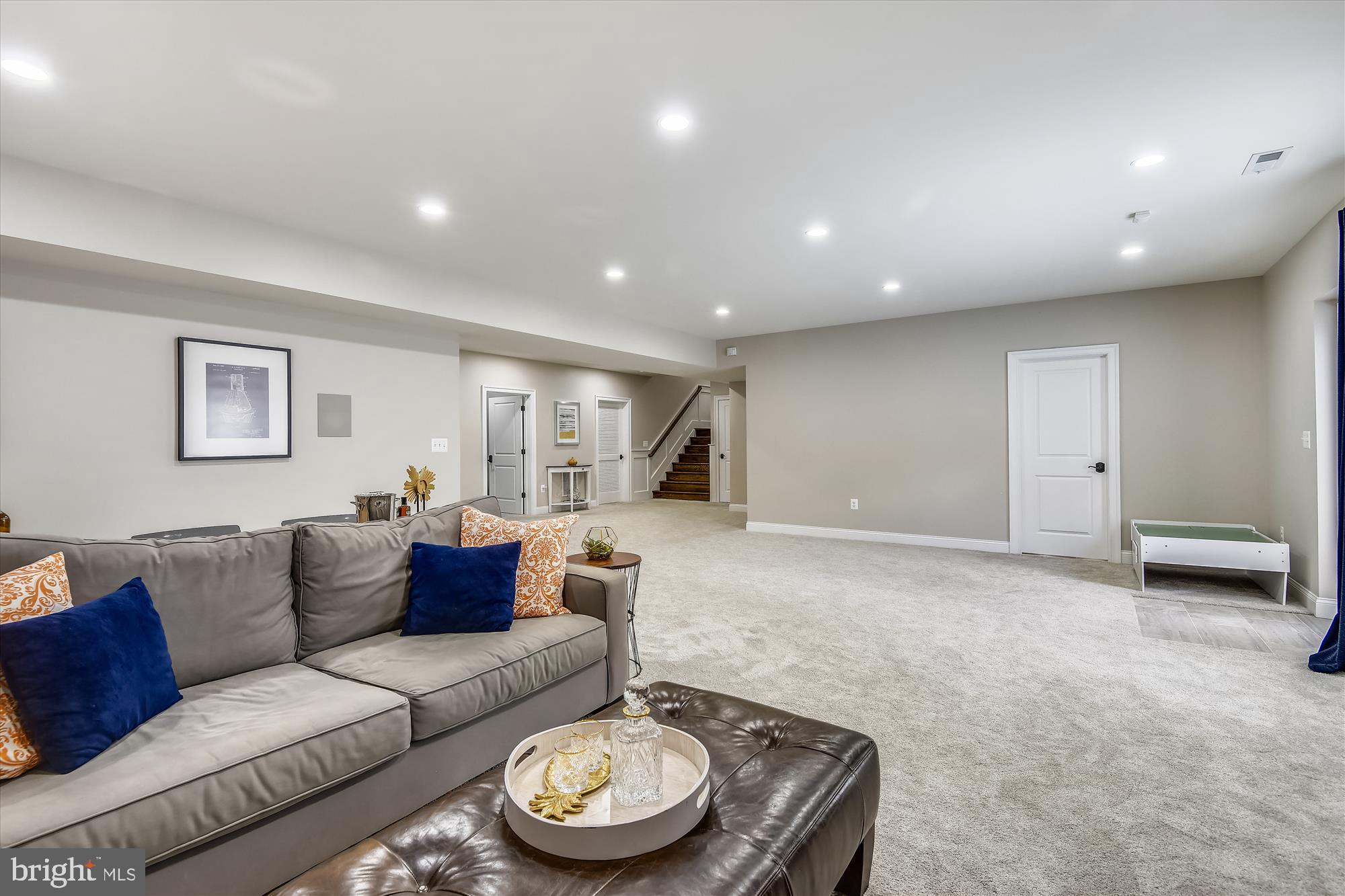 WILLIAMSBURG VILLAGE - Residential