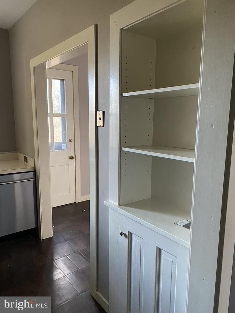 VALENTINE ESTS - Residential Lease