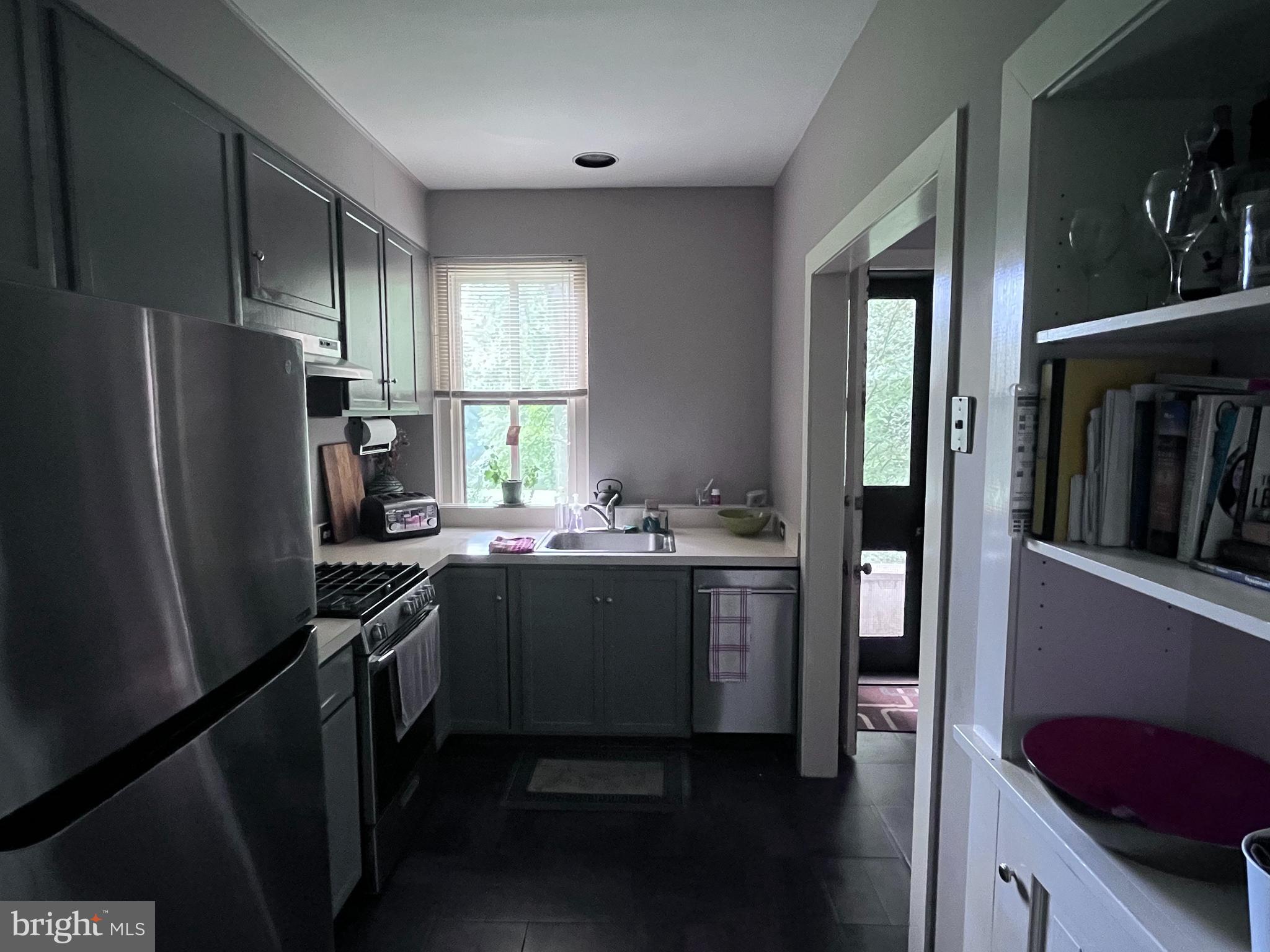 VALENTINE ESTS - Residential Lease