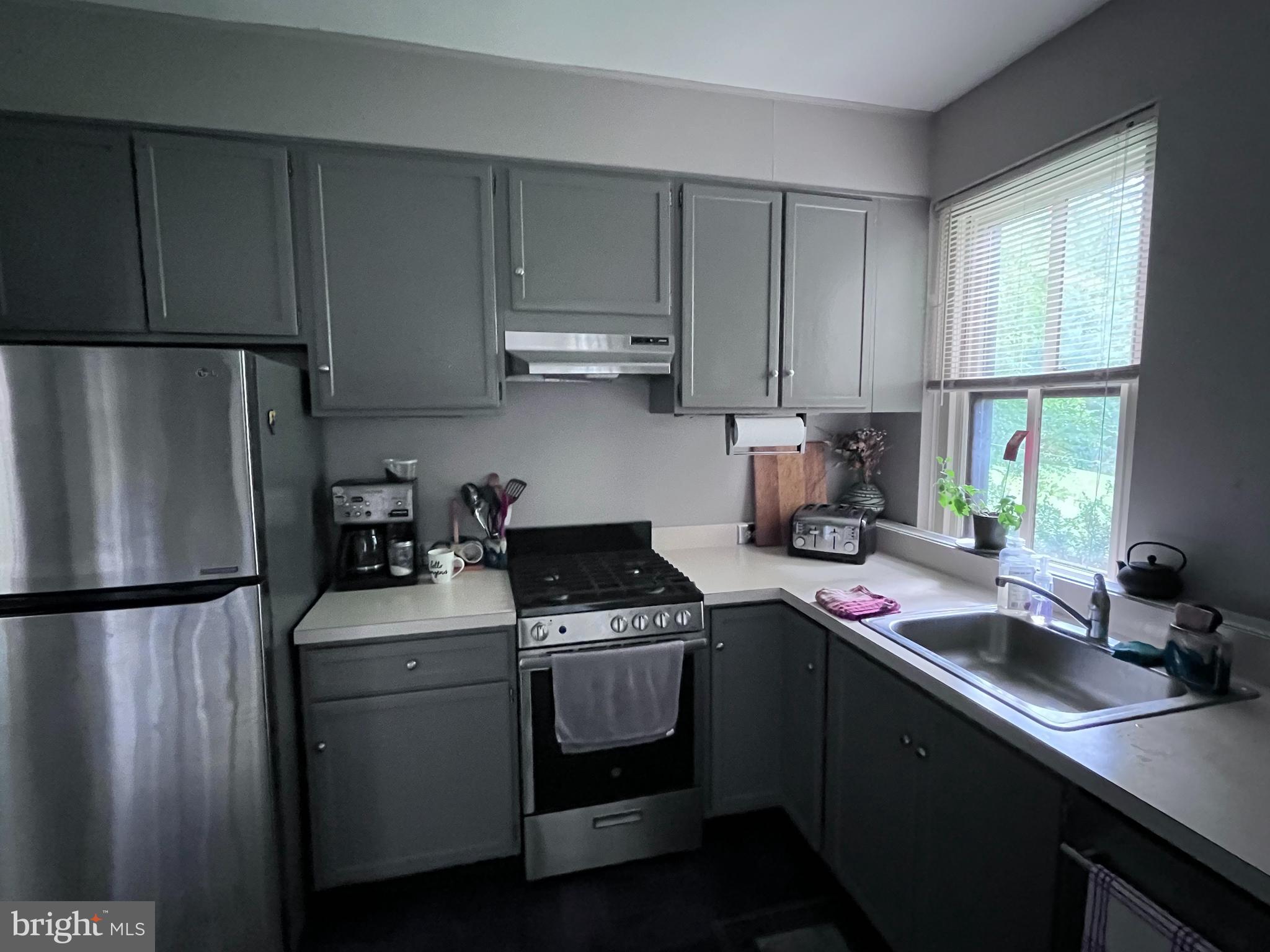 VALENTINE ESTS - Residential Lease