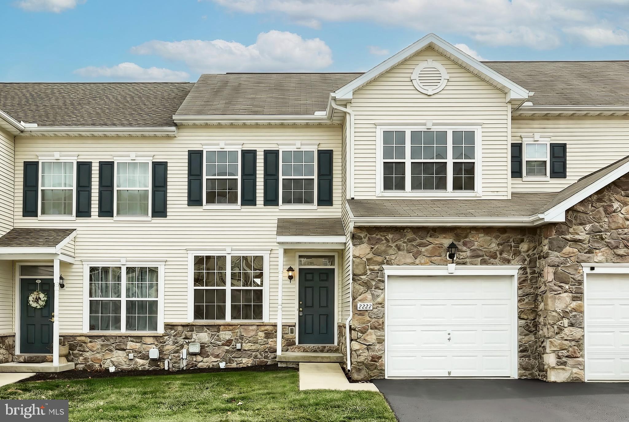 2222 LIVE OAK LANE 2222