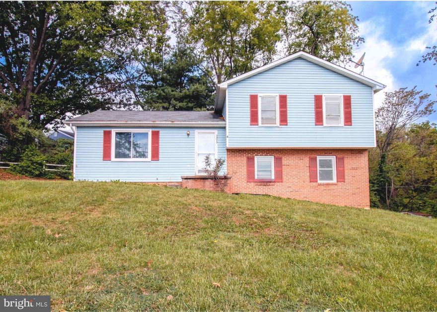 This well-maintained split level is ready for a new owner to fill its walls with laughter and joy.  Nice sized rooms with plenty of space downstairs for a play area or movie room. The almost 1/4 acre yard offers a good space for recreation and relaxation. The extended driveway and cul de sac lot is ready for your vision to create a nice flower bed along the front.  Close to Gypsy Hill Park and all the amenities of downtown Staunton. Some photos have been virtually staged and edited.