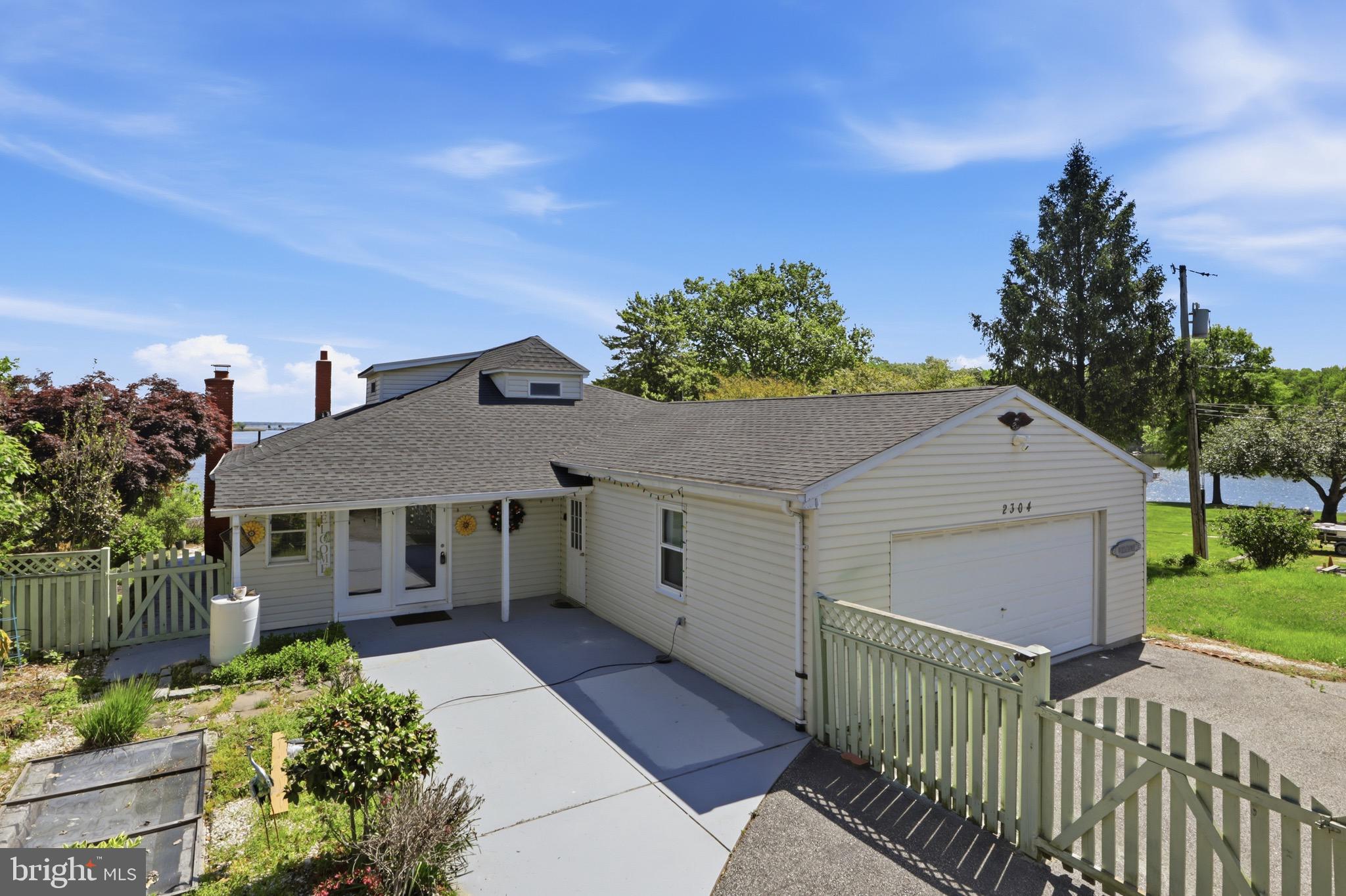 CEDAR BEACH - Residential